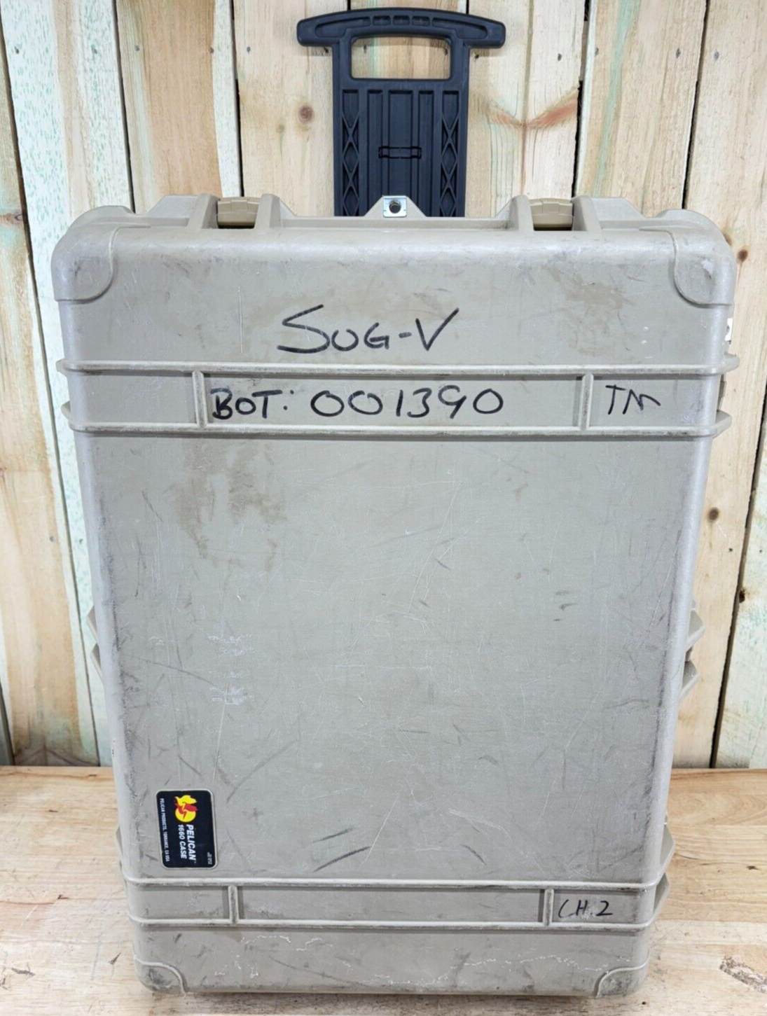 5596872