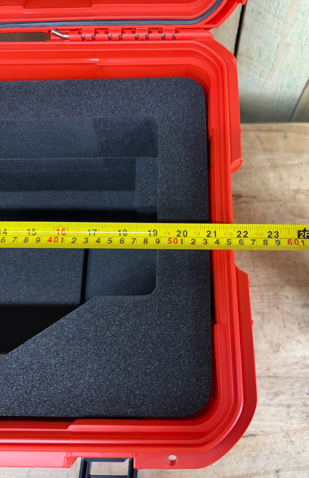 Auer Waterproof Rolling Case 23.5x16x13" Orange Good Condition AB Free Shipping