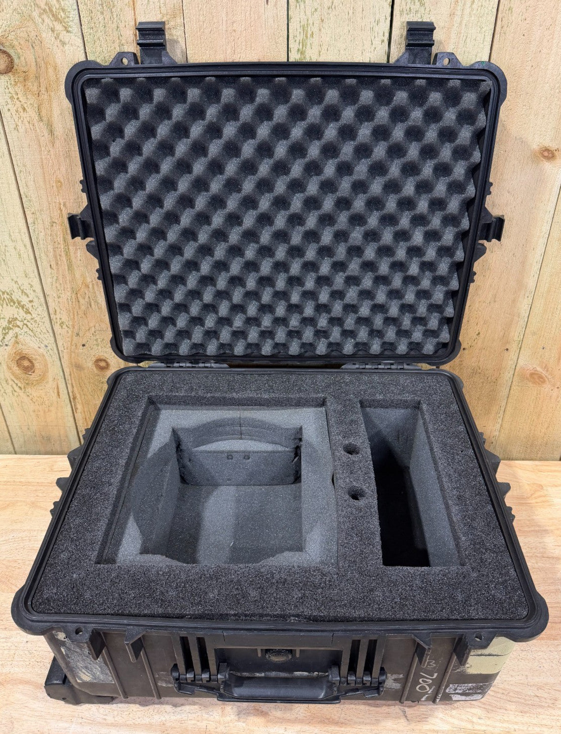 Pelican 1610 Hard Case Protector Rolling Black Good Condition OS