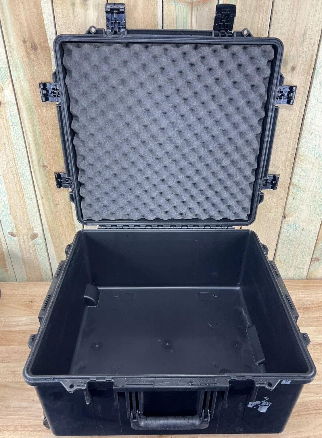 Pelican Storm IM2875 Black Waterproof Rolling Storage Case Good Condition AB