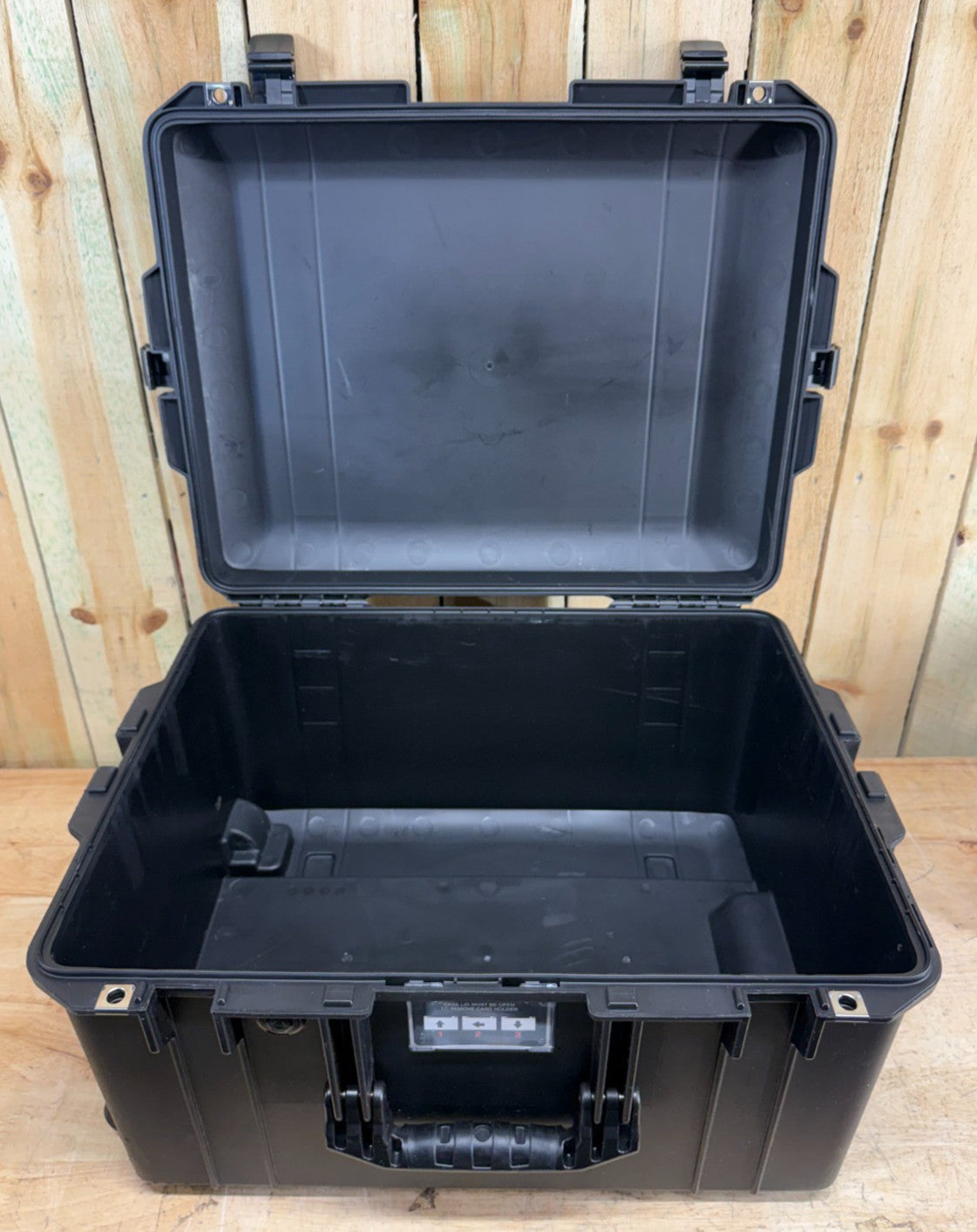 Pelican Air 1607 Hard Case Protector Rolling Black Good Condition AB Free Ship