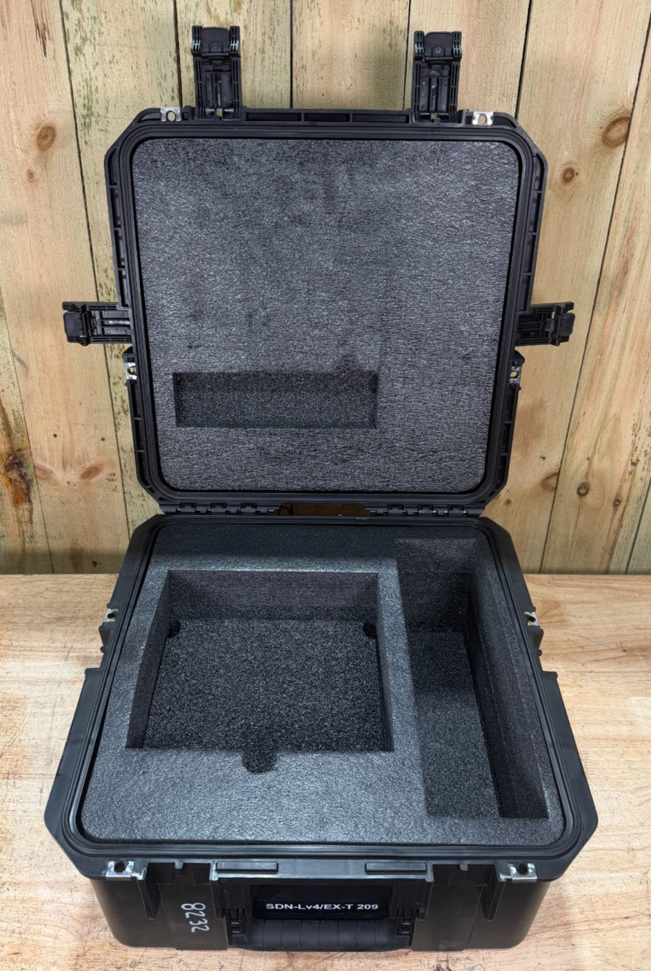 SKB 1717-10 iSeries Waterproof Rolling Case Black Good Condition A/B