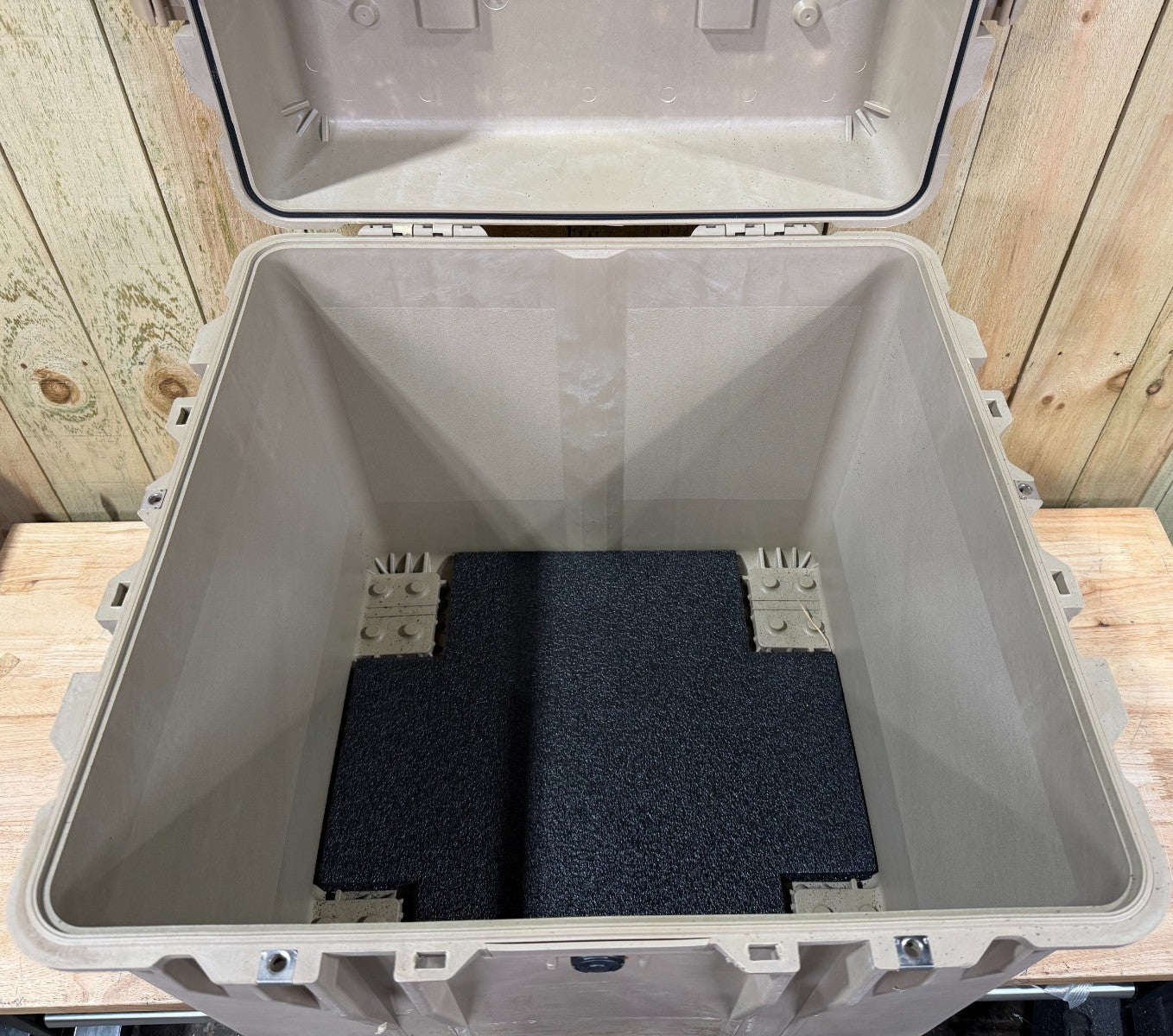 Pelican 0370 Waterproof Tan Case Large Good Condition AB Free Ship