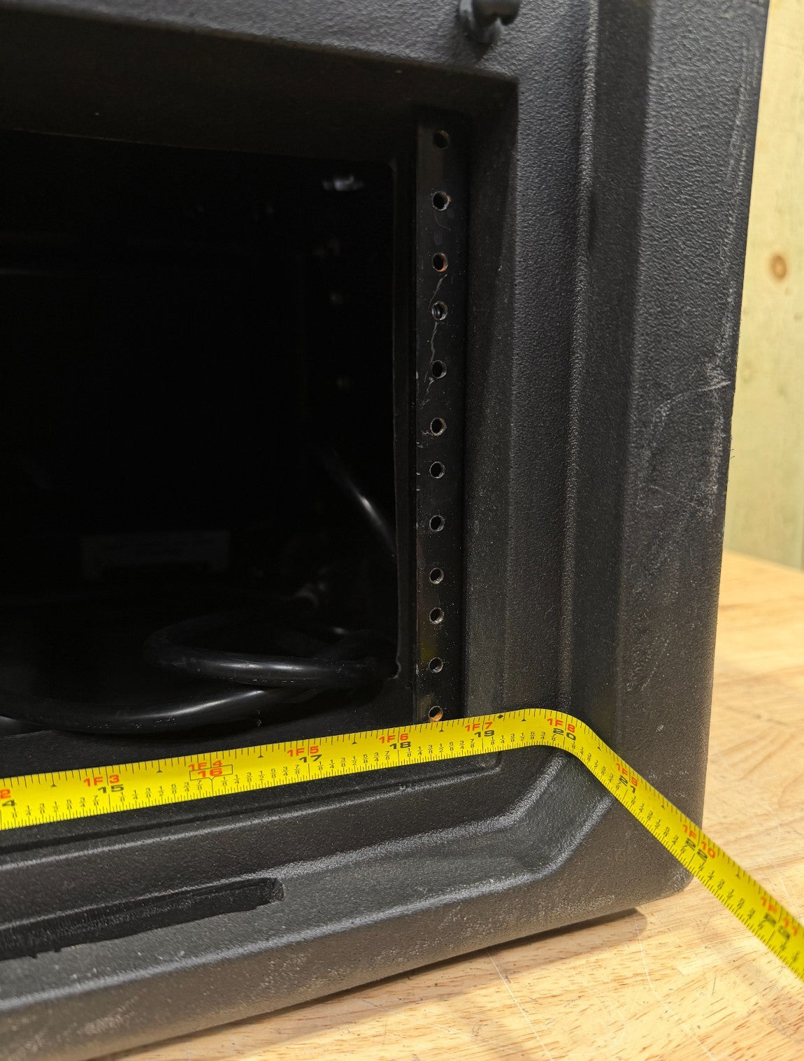 SKB 4U Server Rack Rolling Mixer Case 24.5"x19x13.5"