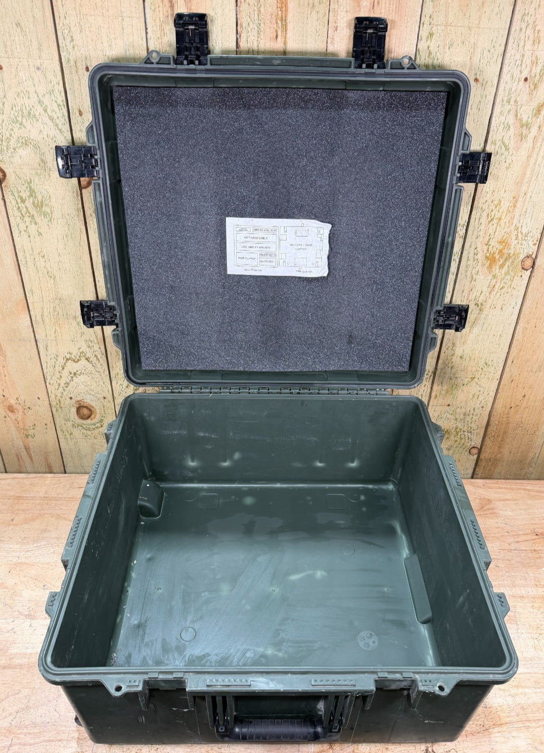 Pelican Storm IM2875 Green Waterproof Rolling Storage Case Good Condition AB