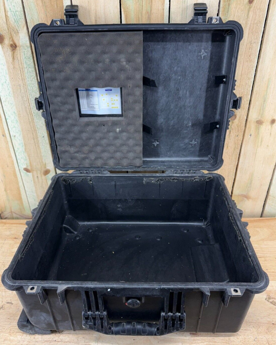 Pelican 1610 Waterproof Rolling Case Black Good Condition B/C Free Shipping