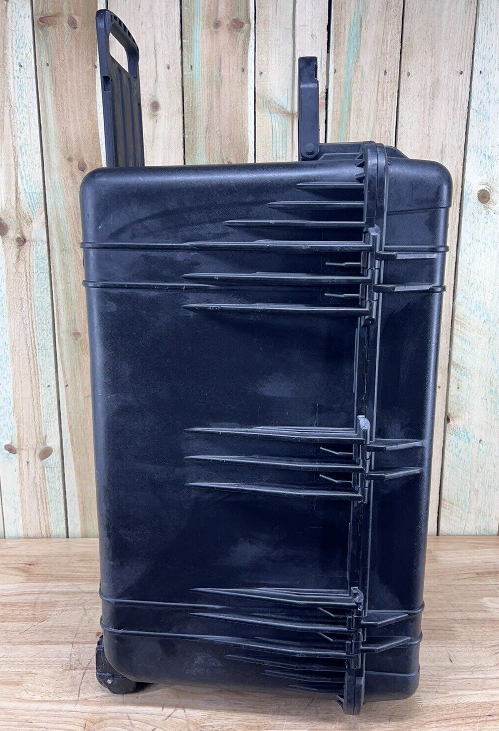 Pelican 1660 Protector Case Black Rolling Waterproof Good Condition AB Free Ship