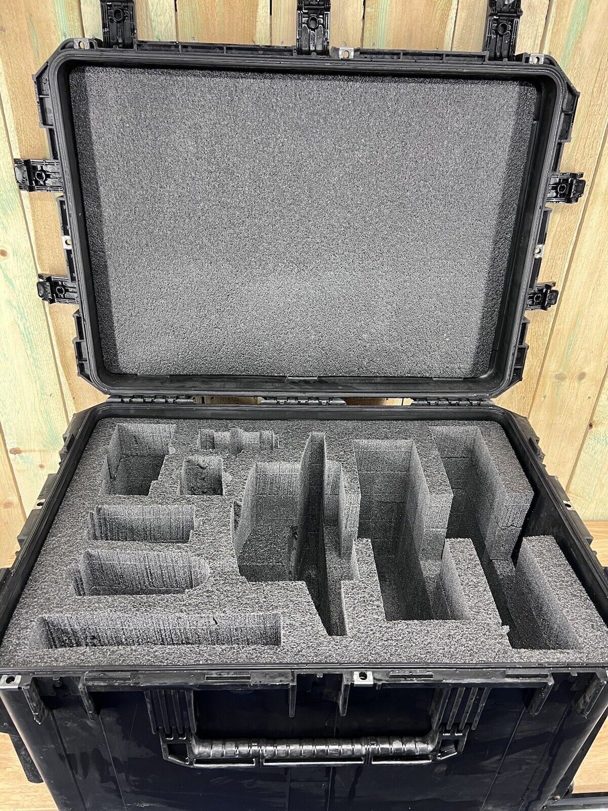 SKB iSeries 3021-8 Black Waterproof Storage Case Good Condition AB Free Ship
