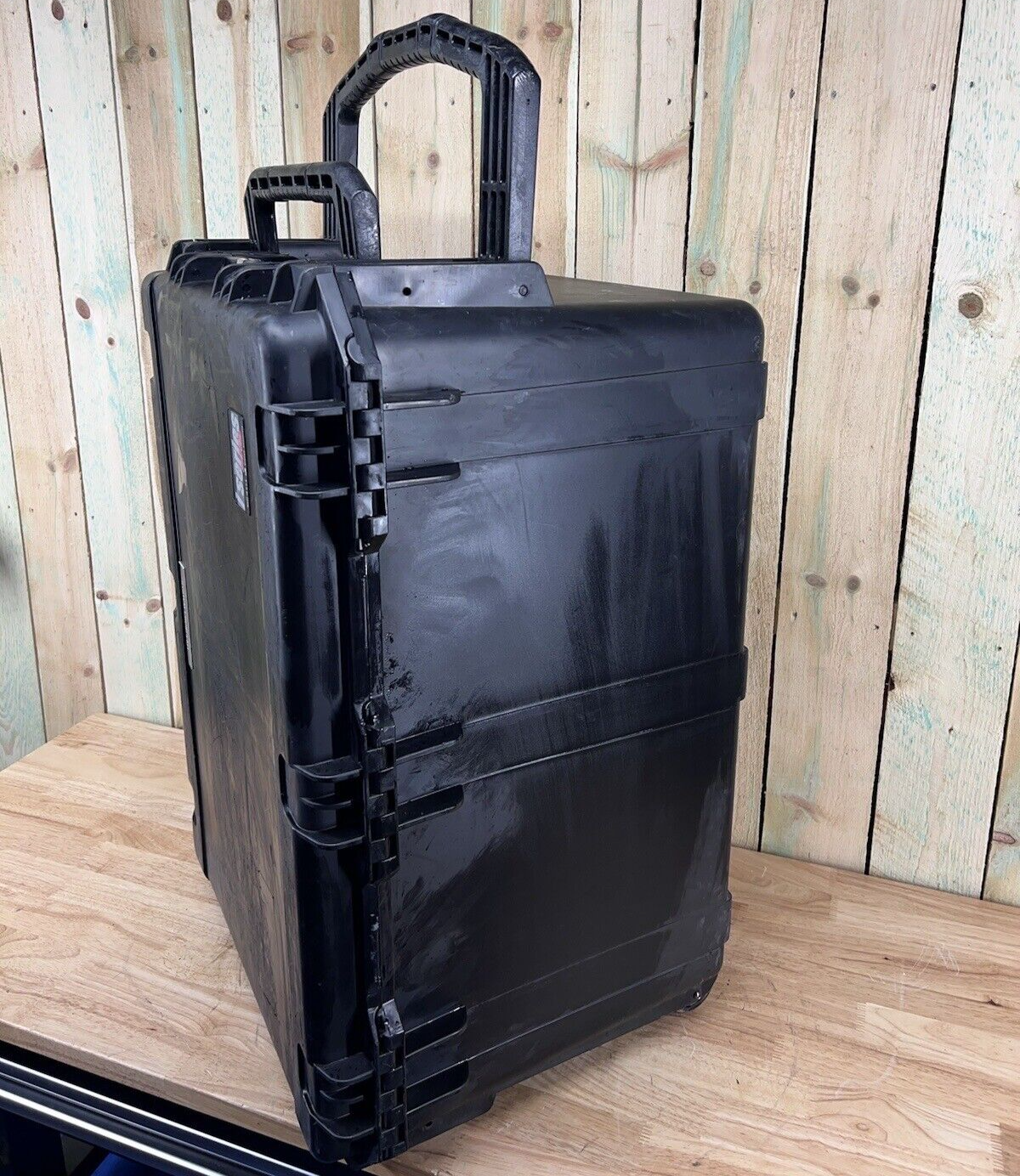 SKB iSeries 3021-8 Black Waterproof Storage Case Good Condition AB Free Ship