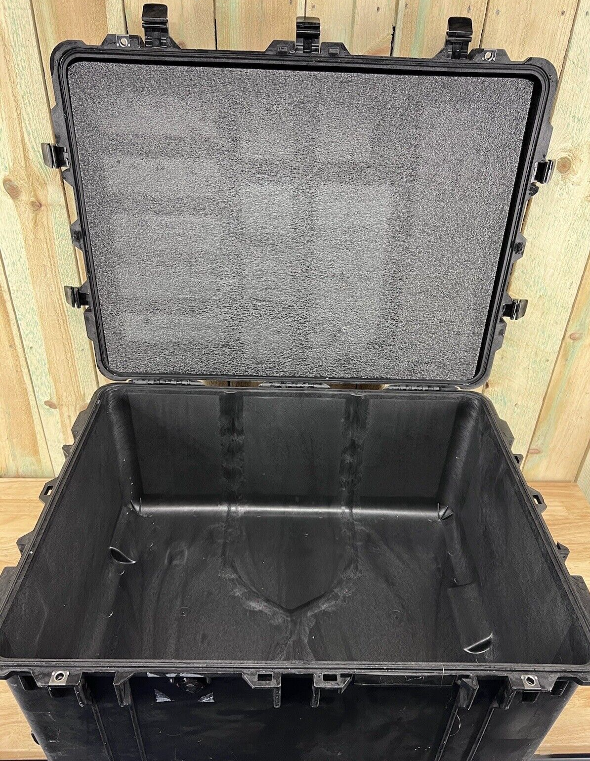 Pelican 1630 Protector Watertight Hard Transport Case W/ Wheels AB