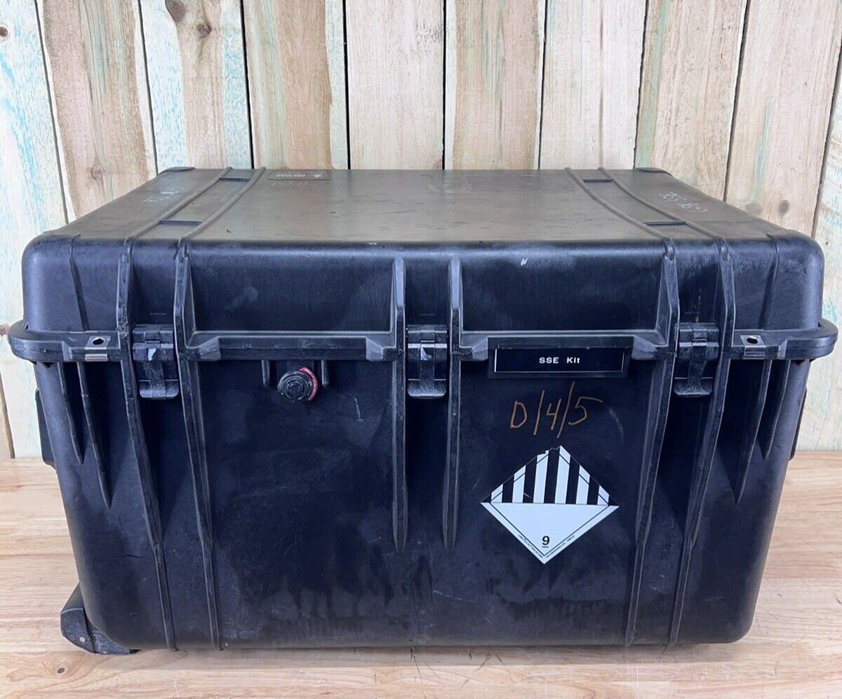 Pelican 1660 Protector Case Black Rolling Waterproof Good Condition AB Free Ship