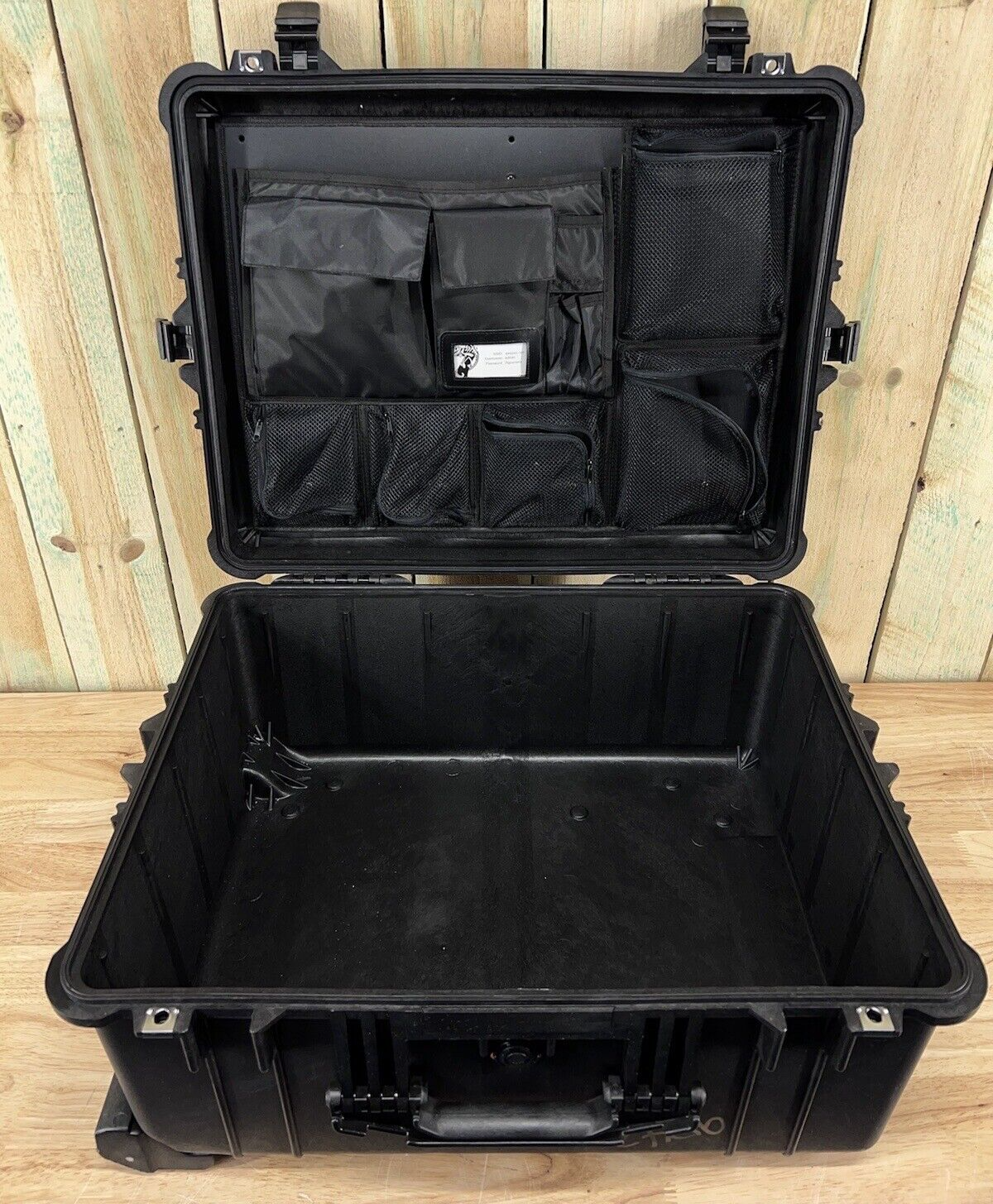 Pelican 1610 Waterproof Rolling Case Black Good Condition AB