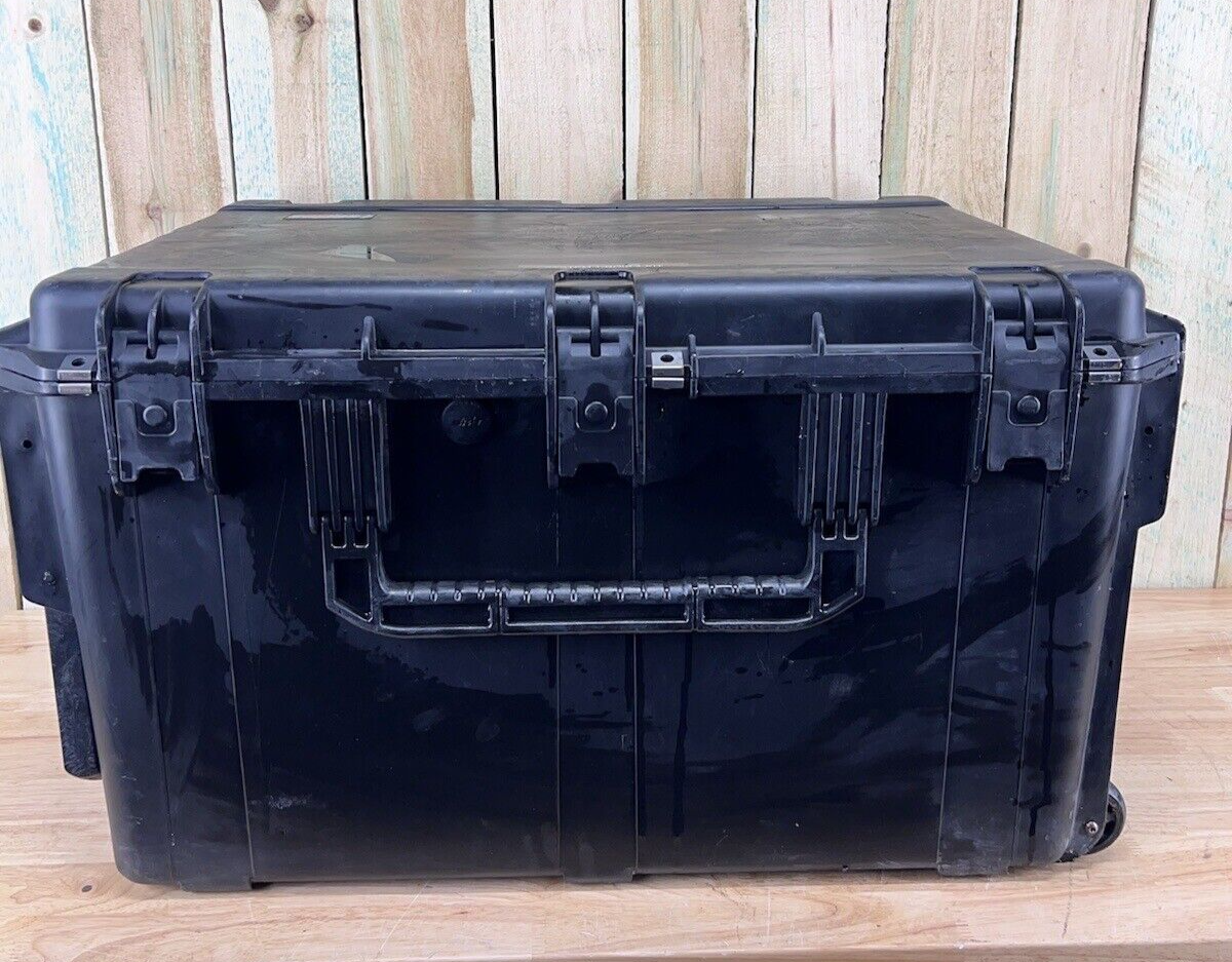 SKB iSeries 3021-8 Black Waterproof Storage Case Good Condition AB Free Ship