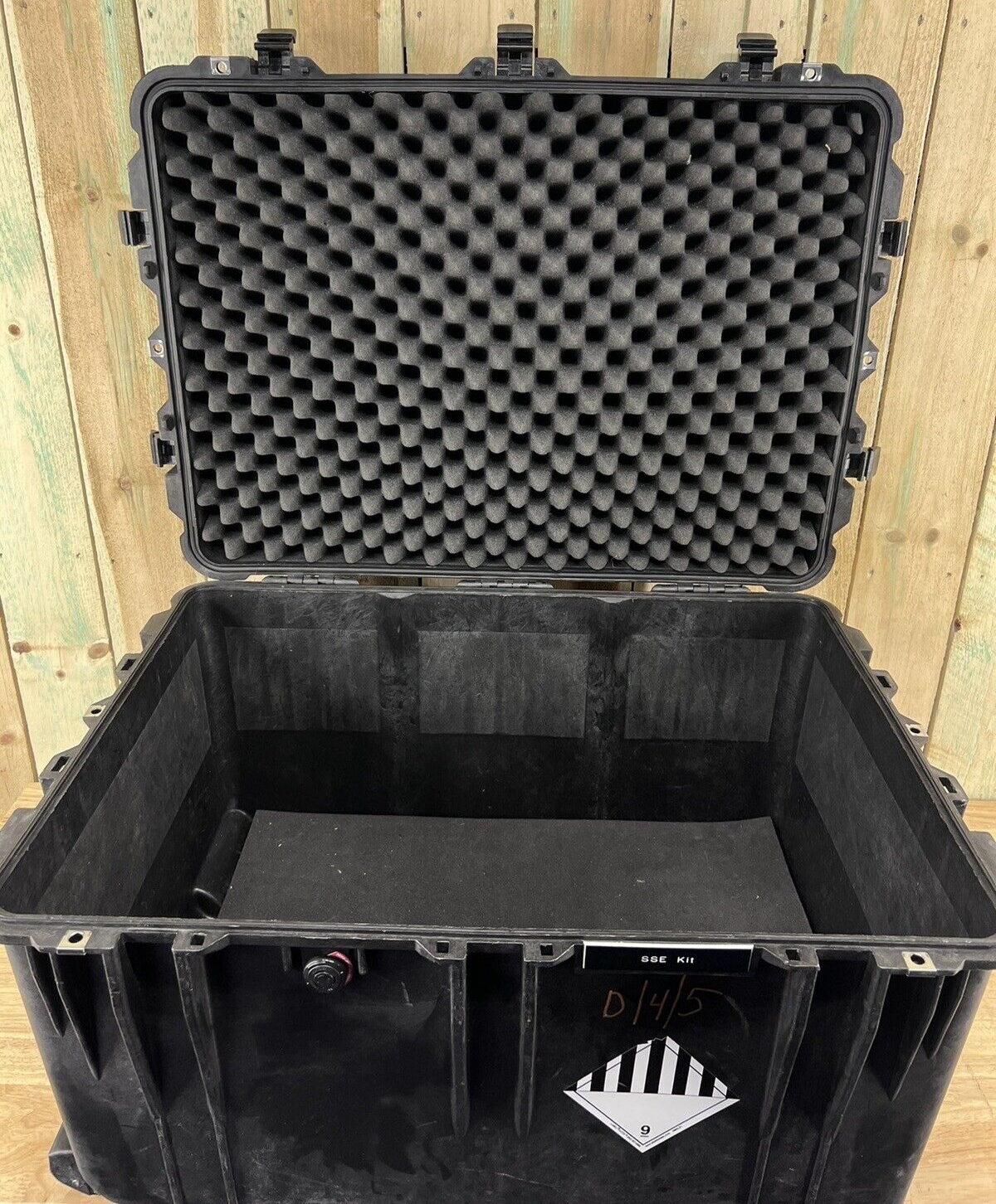 Pelican 1660 Protector Case Black Rolling Waterproof Good Condition AB Free Ship