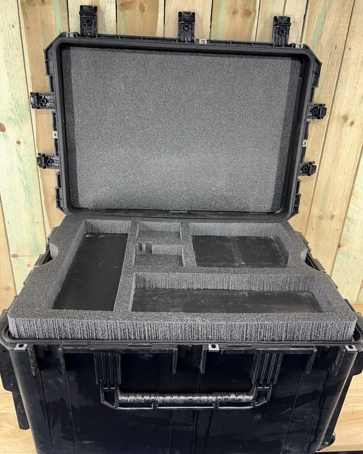 SKB iSeries 3021-8 Black Waterproof Storage Case Good Condition AB Free Ship