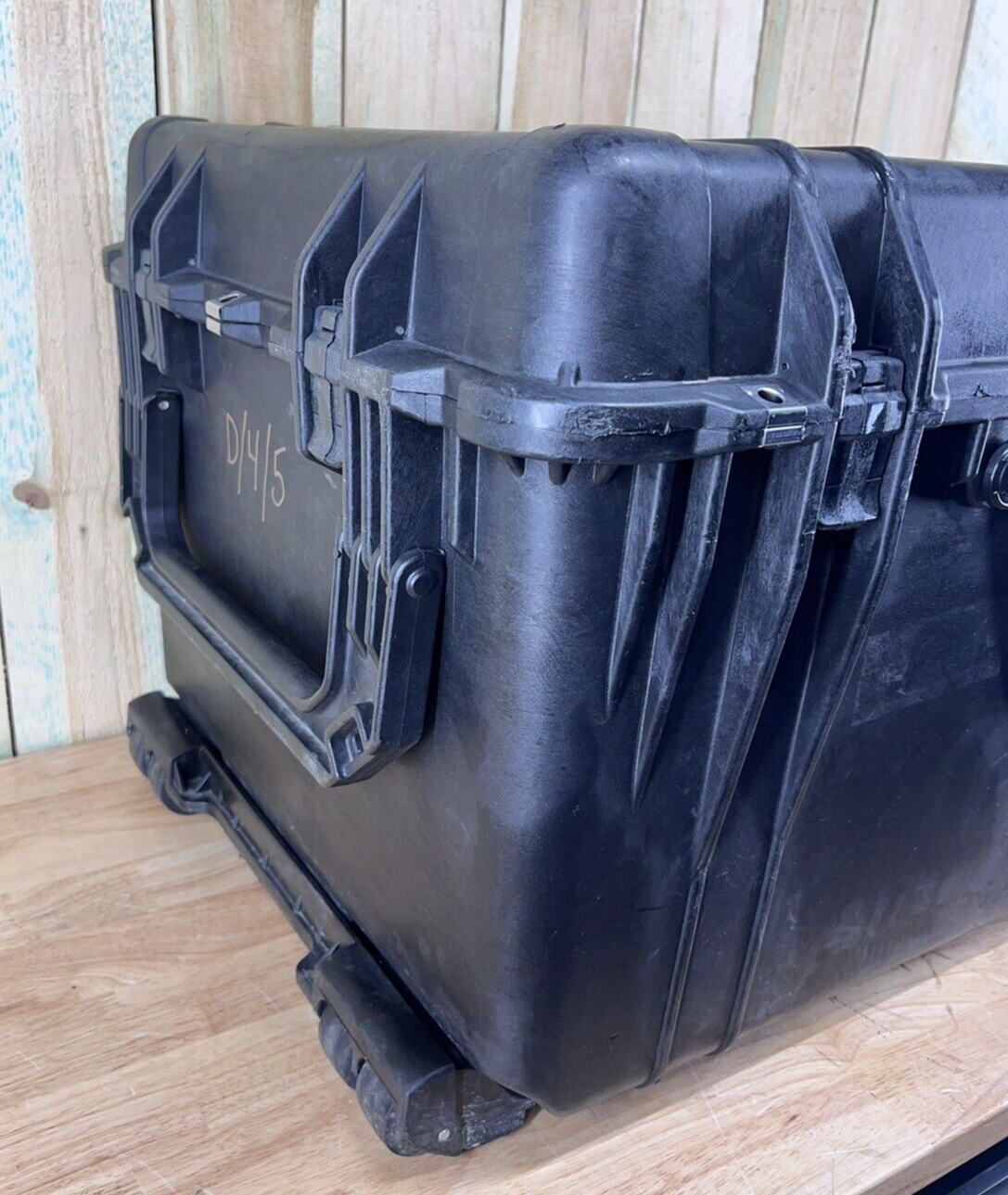 Pelican 1660 Protector Case Black Rolling Waterproof Good Condition AB Free Ship