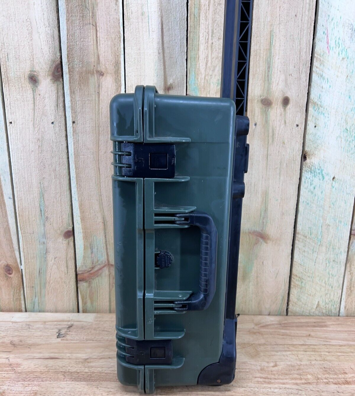 Pelican IM2500 Storm Case Waterproof  Carry On (1510) Green Good Condition AB