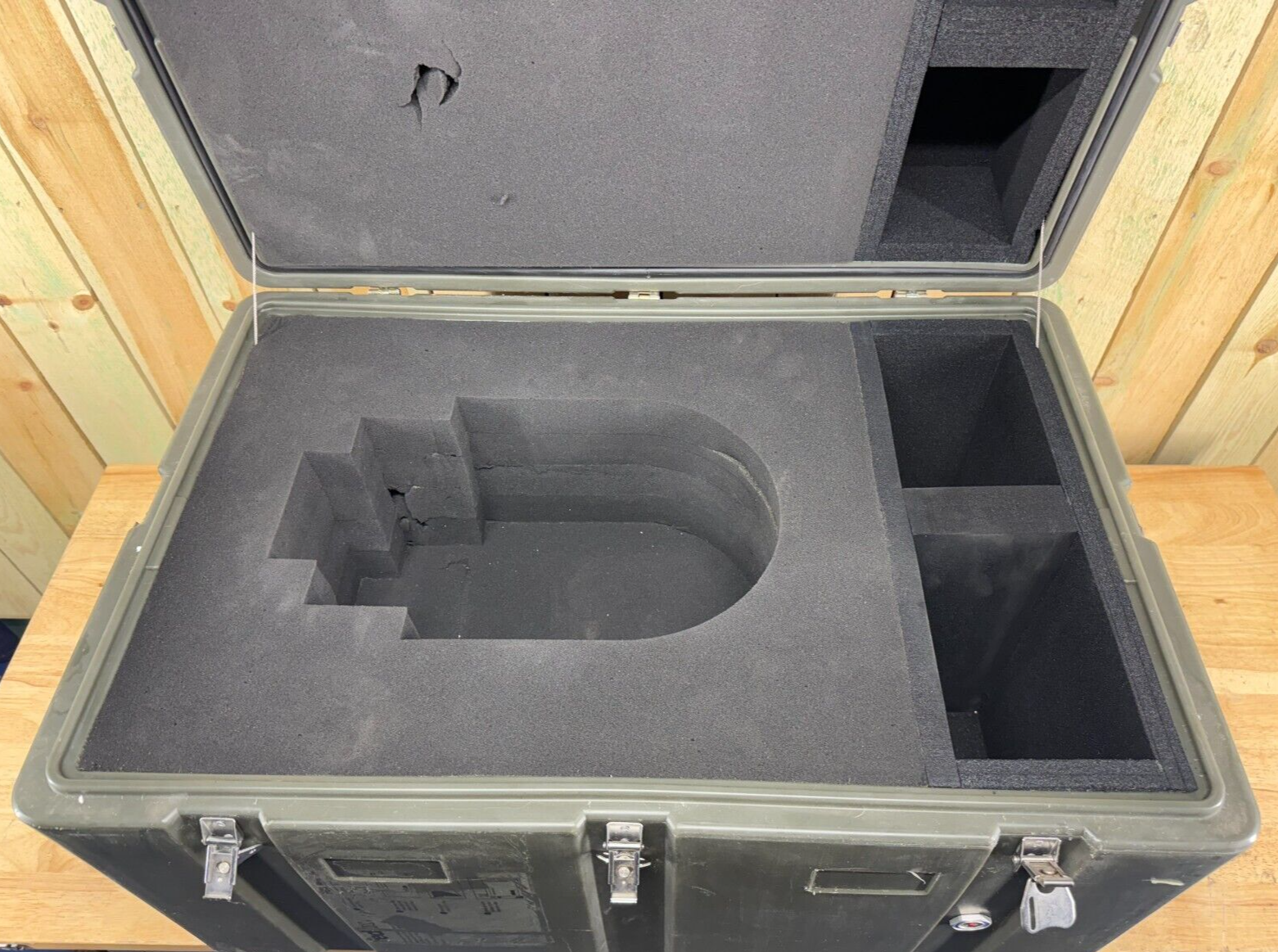 Pelican Hardigg Footlocker Green Transport Case 31
