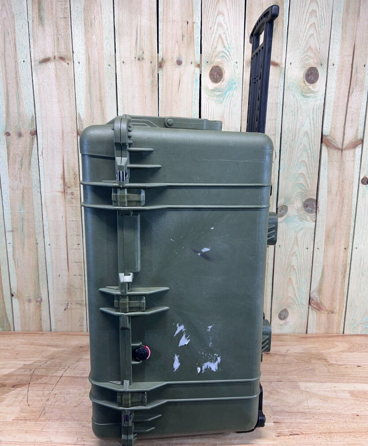 Pelican 1630 Protector Watertight Green Transport Case W/ Wheels AB