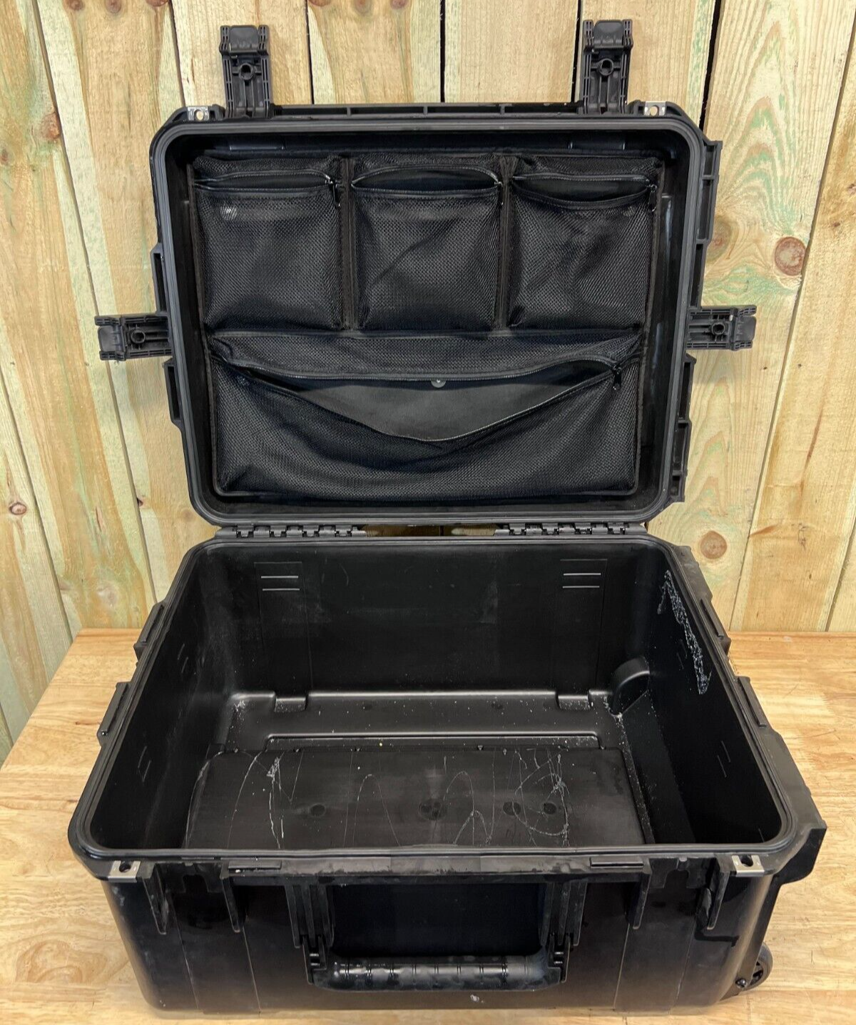 SKB 3i-2217-10 iSeries Waterproof Rolling Case Black Good Condition A/B