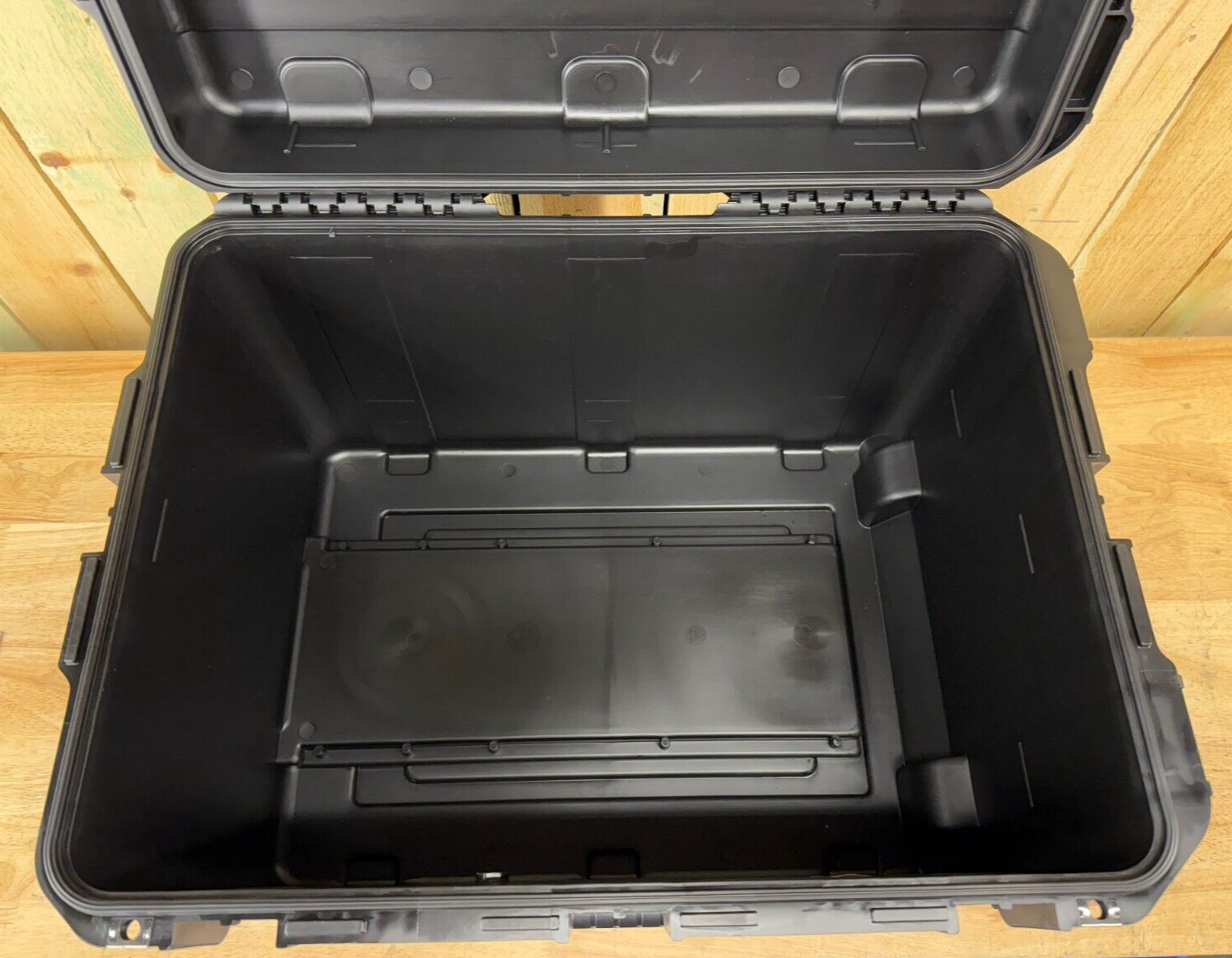 SKB iSeries 2317-14 iSeries Waterproof Storage Case Brand New Rolling Music Case