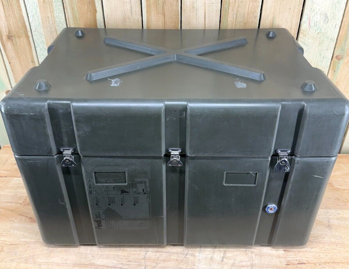 Pelican Hardigg Footlocker Green Transport Case 31