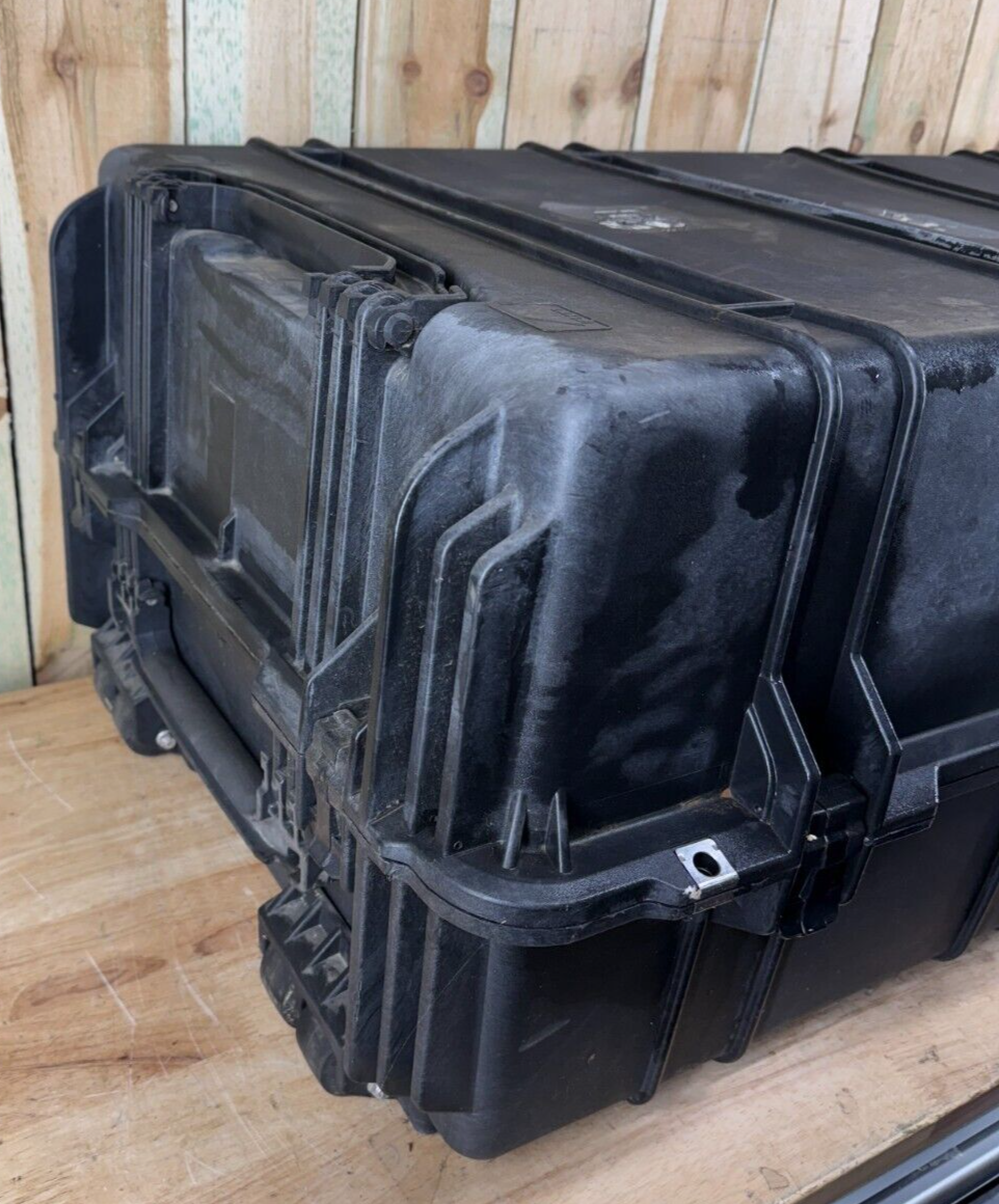 Pelican 1780 Protector Case Black Rolling Waterproof Good Condition AB