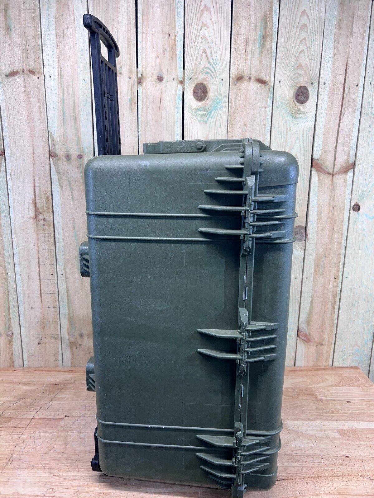 Pelican 1630 Protector Watertight Green Transport Case W/ Wheels AB