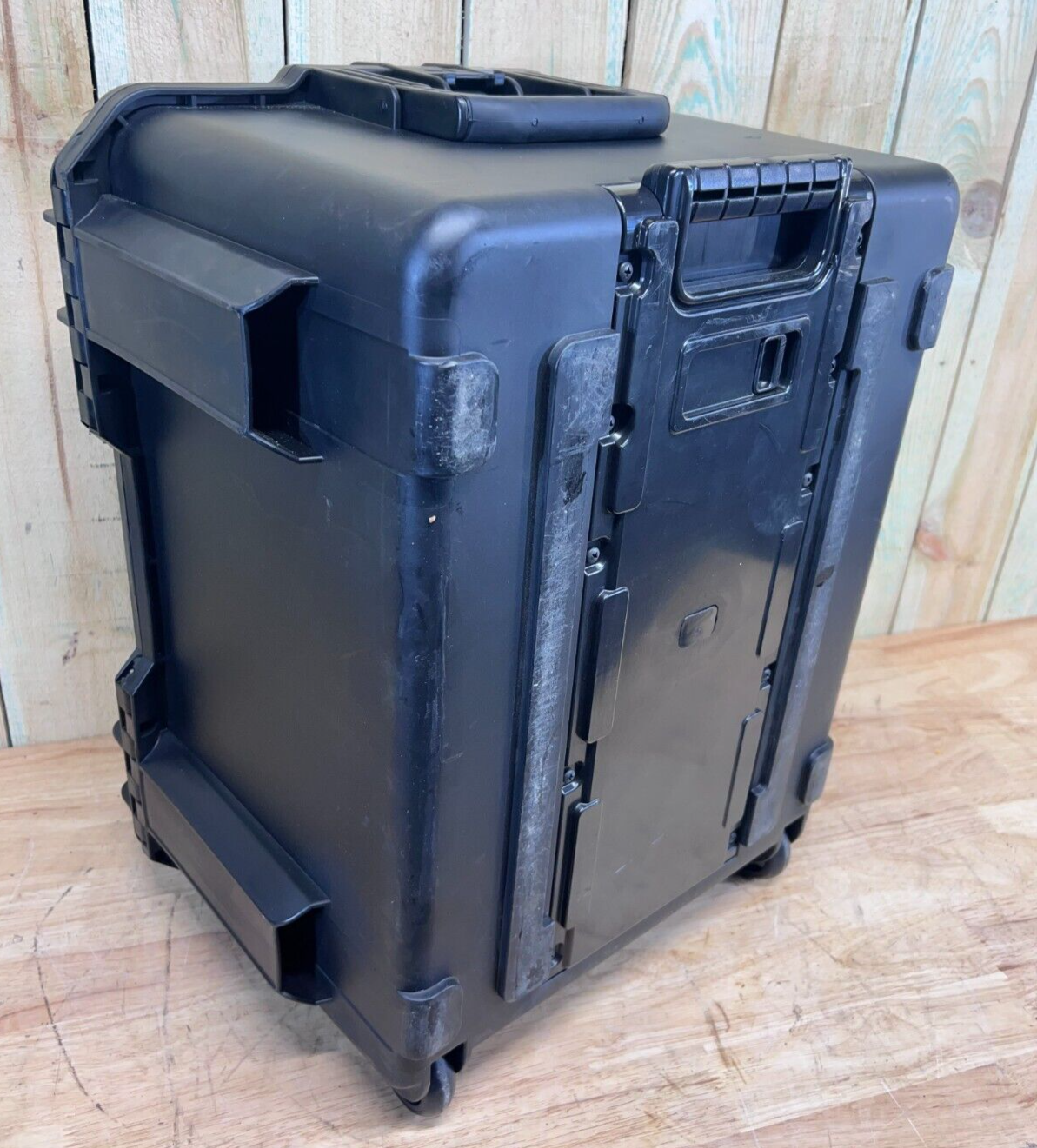 SKB 3i221712 iSeries Waterproof Rolling Case Black Good Condition AB