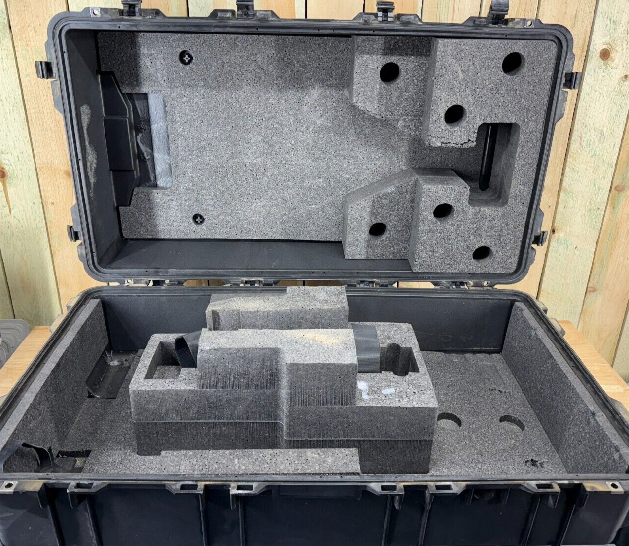 Pelican 1780 Protector Case Black Rolling Waterproof Good Condition AB