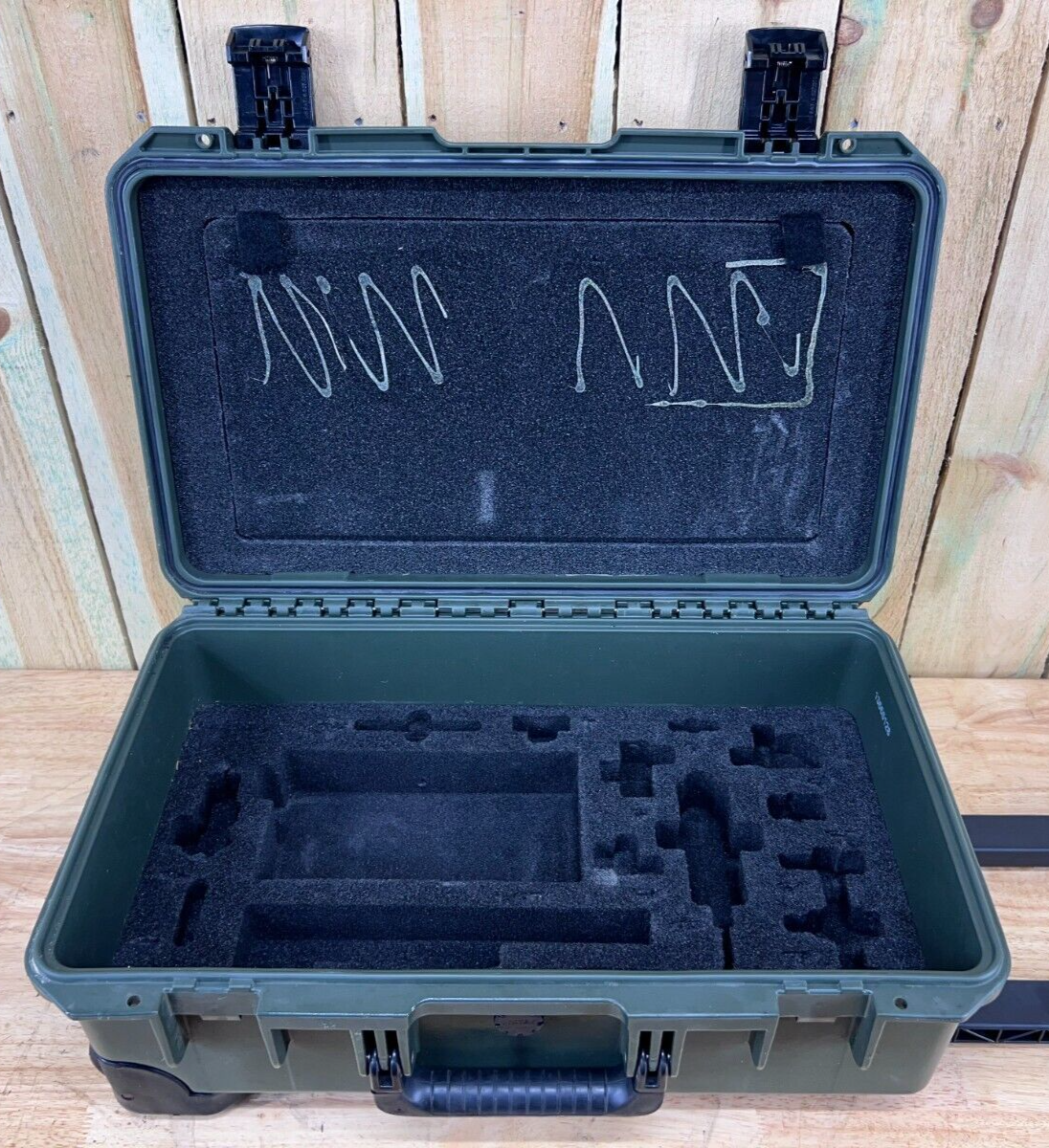 Pelican IM2500 Storm Case Waterproof  Carry On (1510) Green Good Condition AB