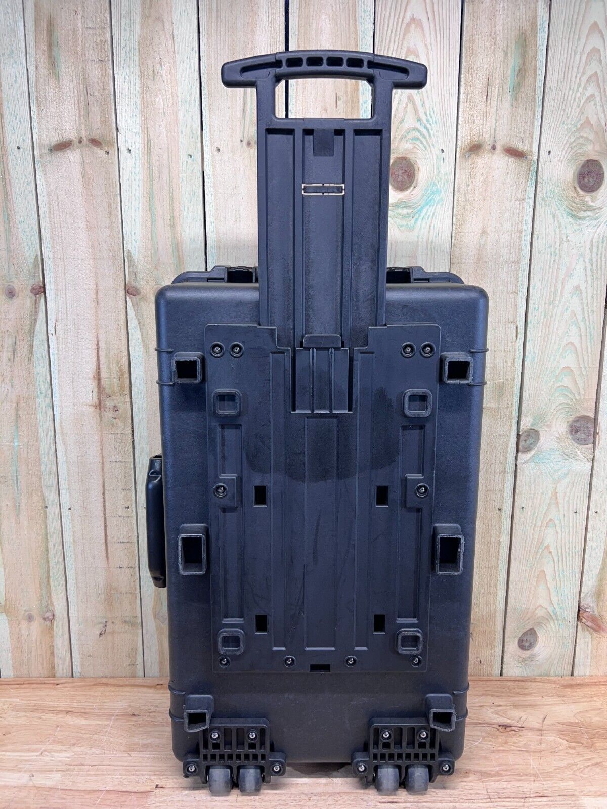 Pelican 1650 Protector Black Rolling Waterproof Case Good Condition AB