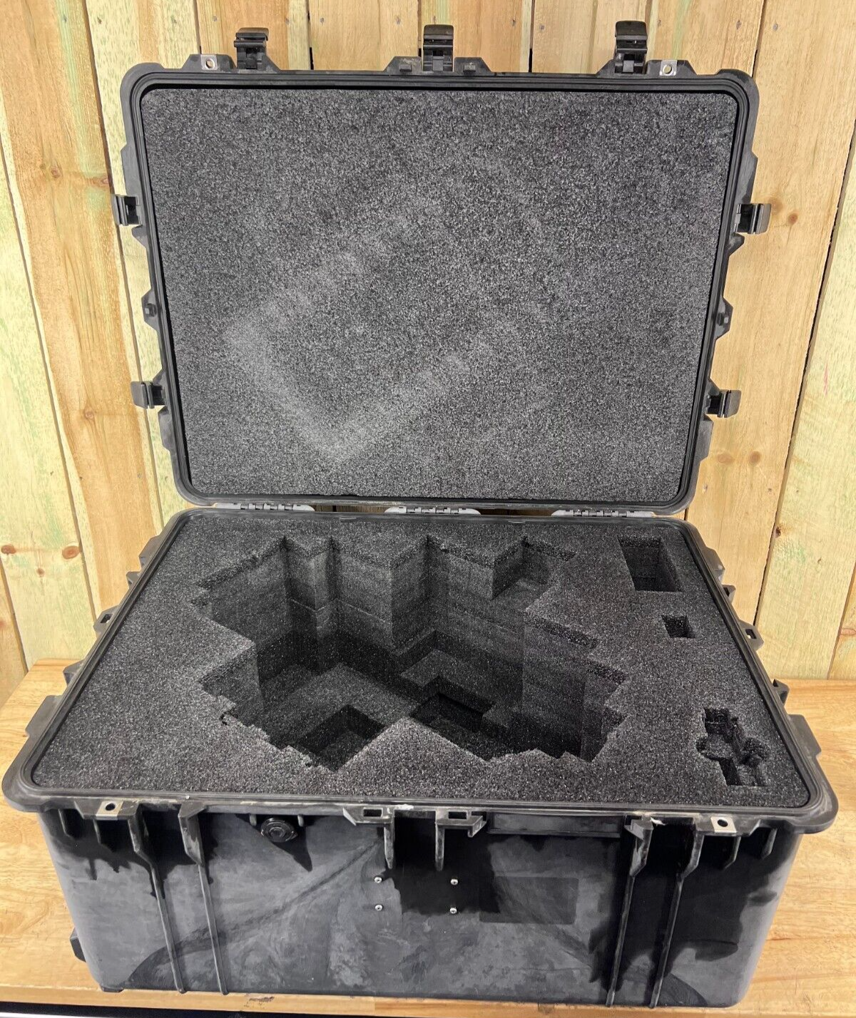 Pelican 1630 Protector Case Transport Rolling Waterproof Used B/C Free Ship