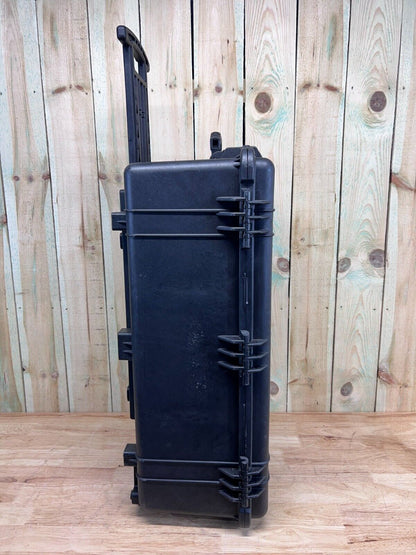 Pelican 1650 Protector Black Rolling Waterproof Case Good Condition AB