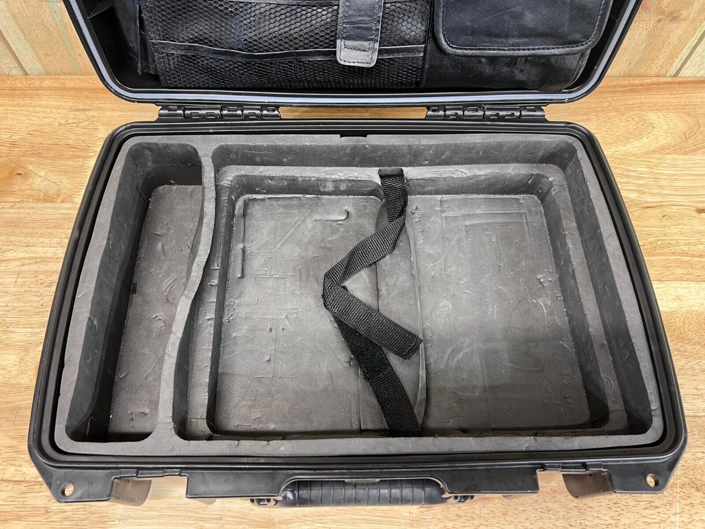 Pelican iM2370 Storm Case Waterproof Handheld Great Condition AB Laptop