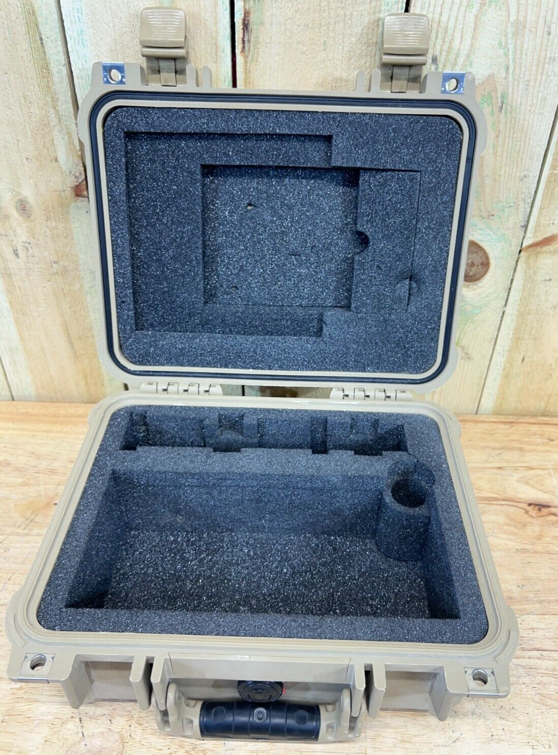 Pelican 1400 Protector Case Handheld Black Good Condition A/B Free Shipping