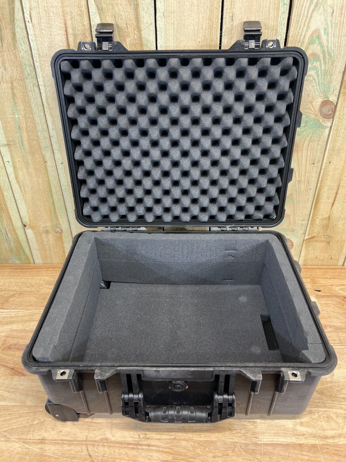 Pelican 1560 Waterproof Rolling Carry On Case Black Used Condition BC