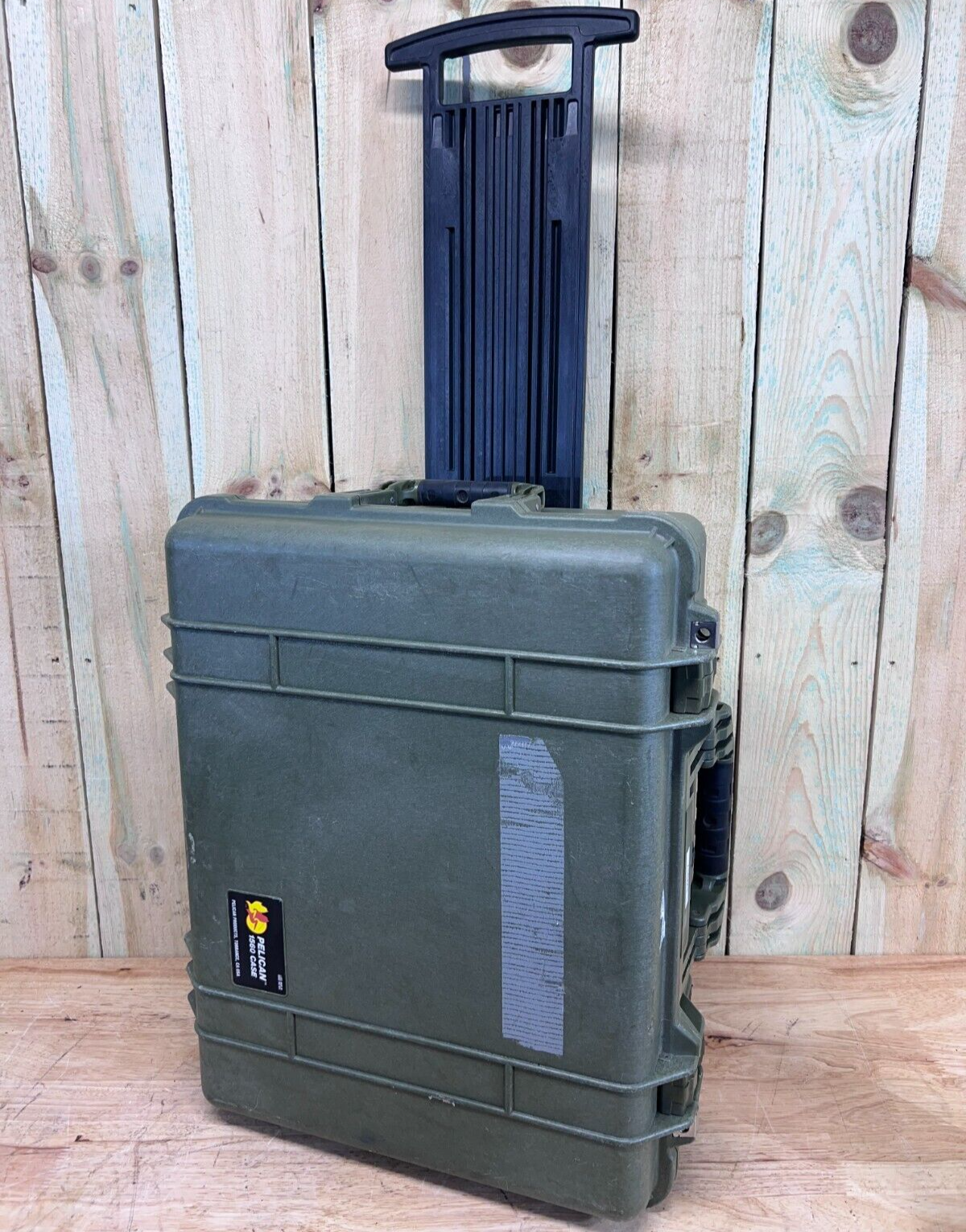 Pelican 1560 Waterproof Rolling Carry On Case Green Good Condition AB