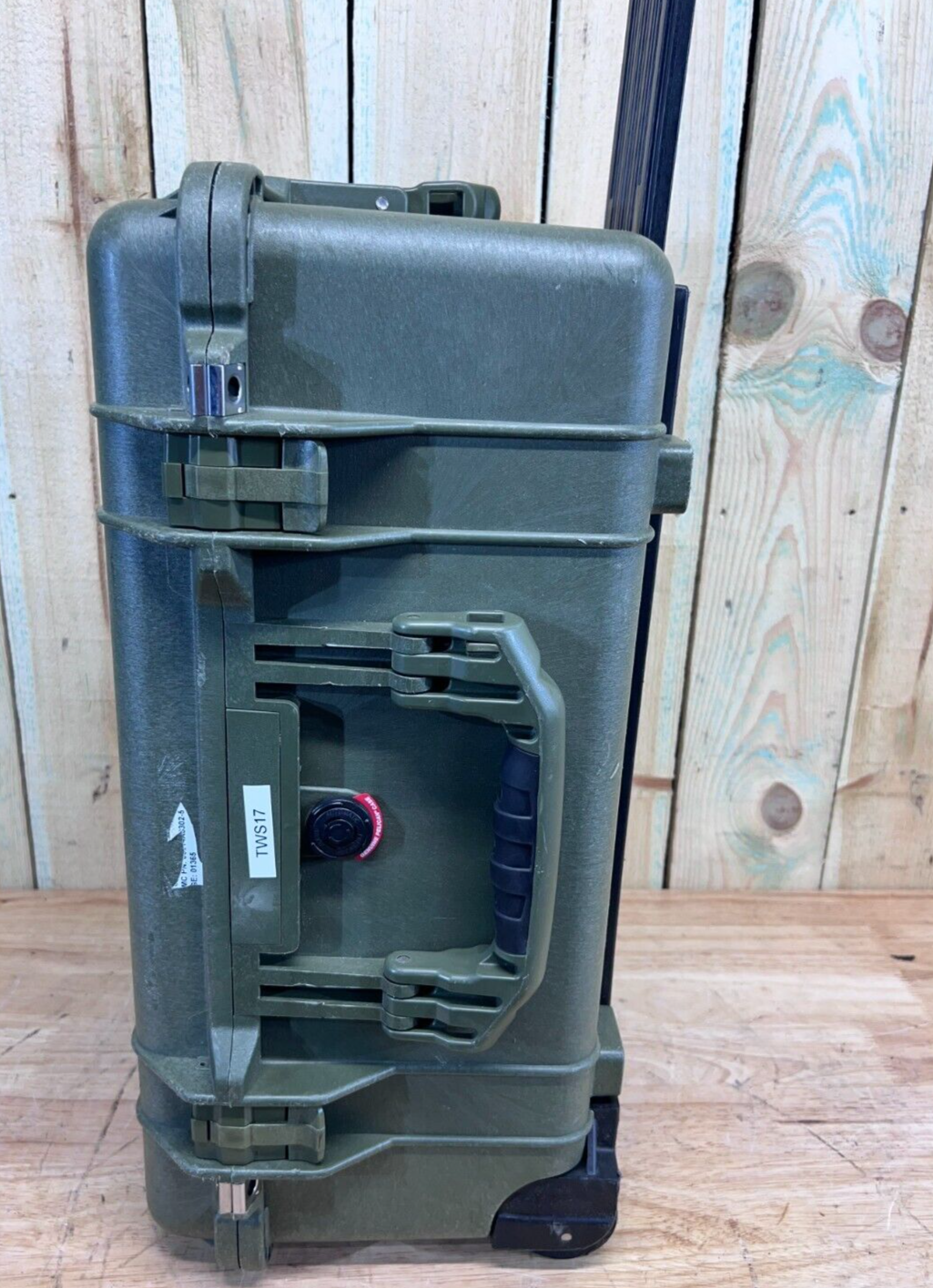 Pelican 1560 Waterproof Rolling Carry On Case Green Good Condition AB