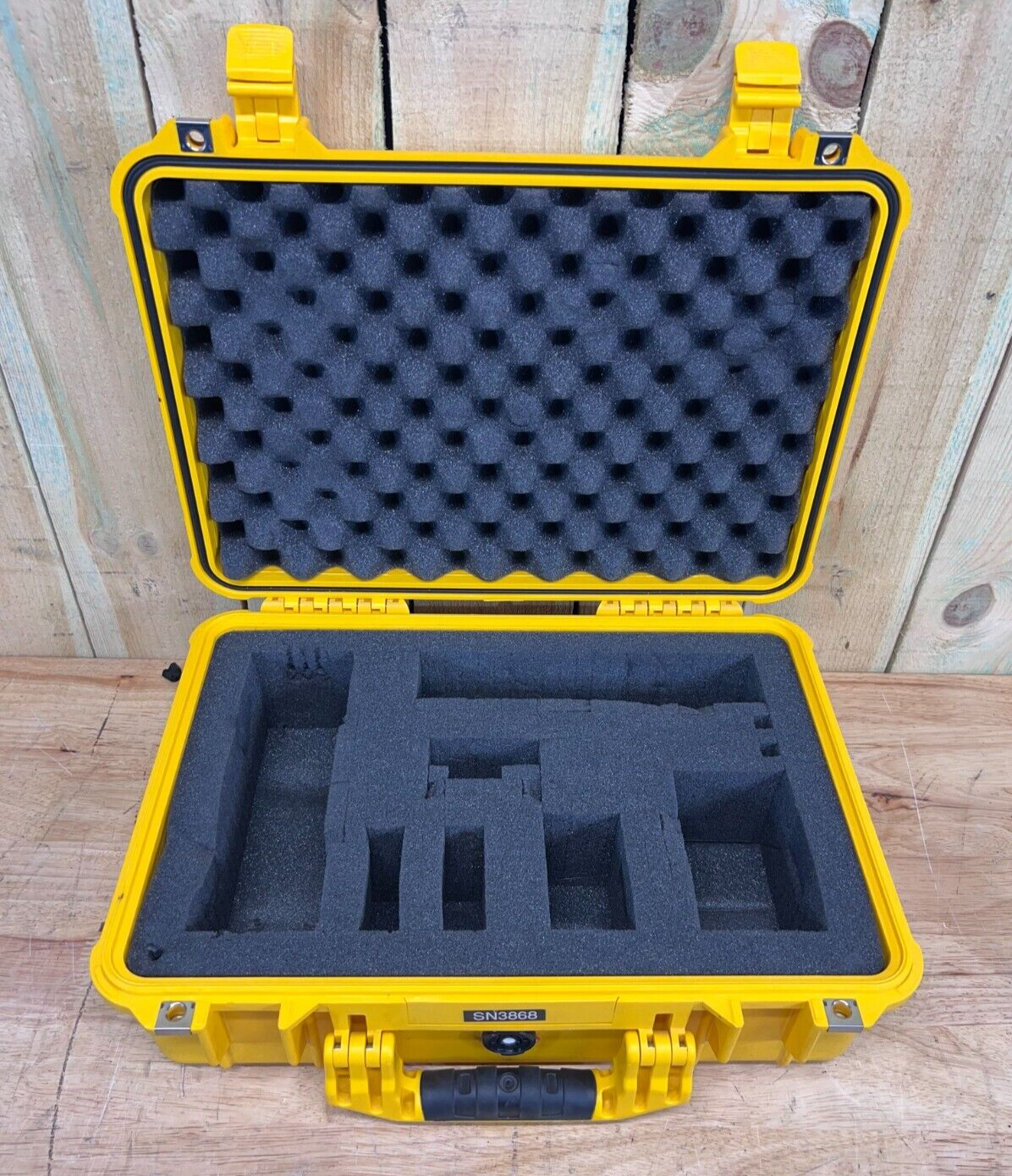Pelican 1500 Protector Case Handheld Waterproof Yellow Grade AB