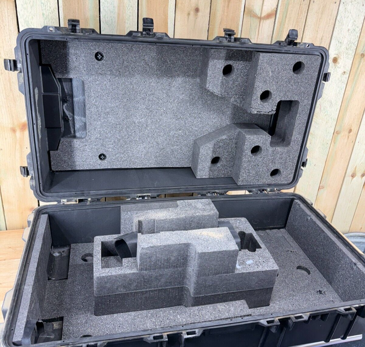 Pelican 1780 Protector Case Black Rolling Waterproof Good Condition AB