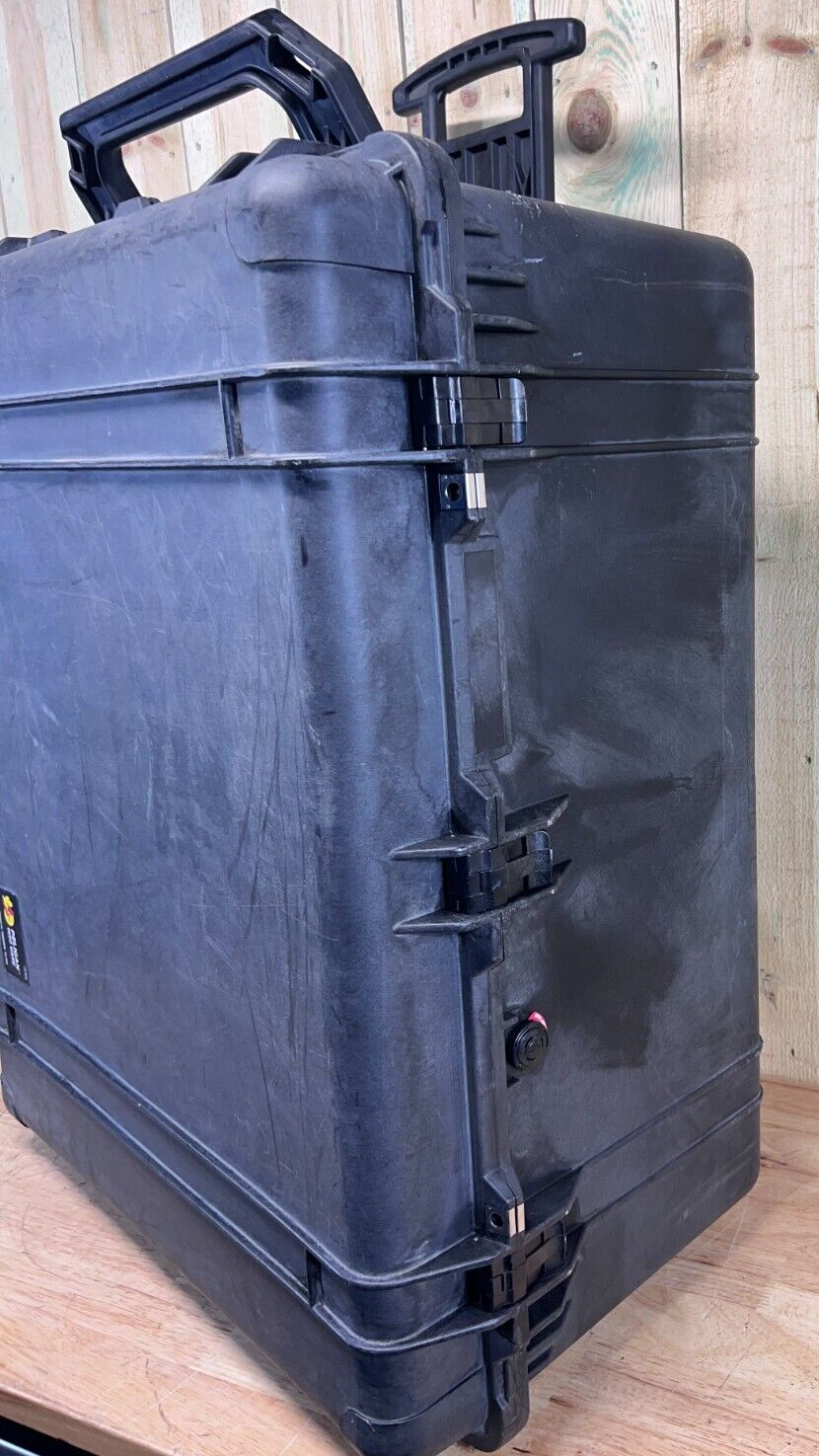 Pelican 1690 Protector Large Waterproof Transport Storage Case Rolling