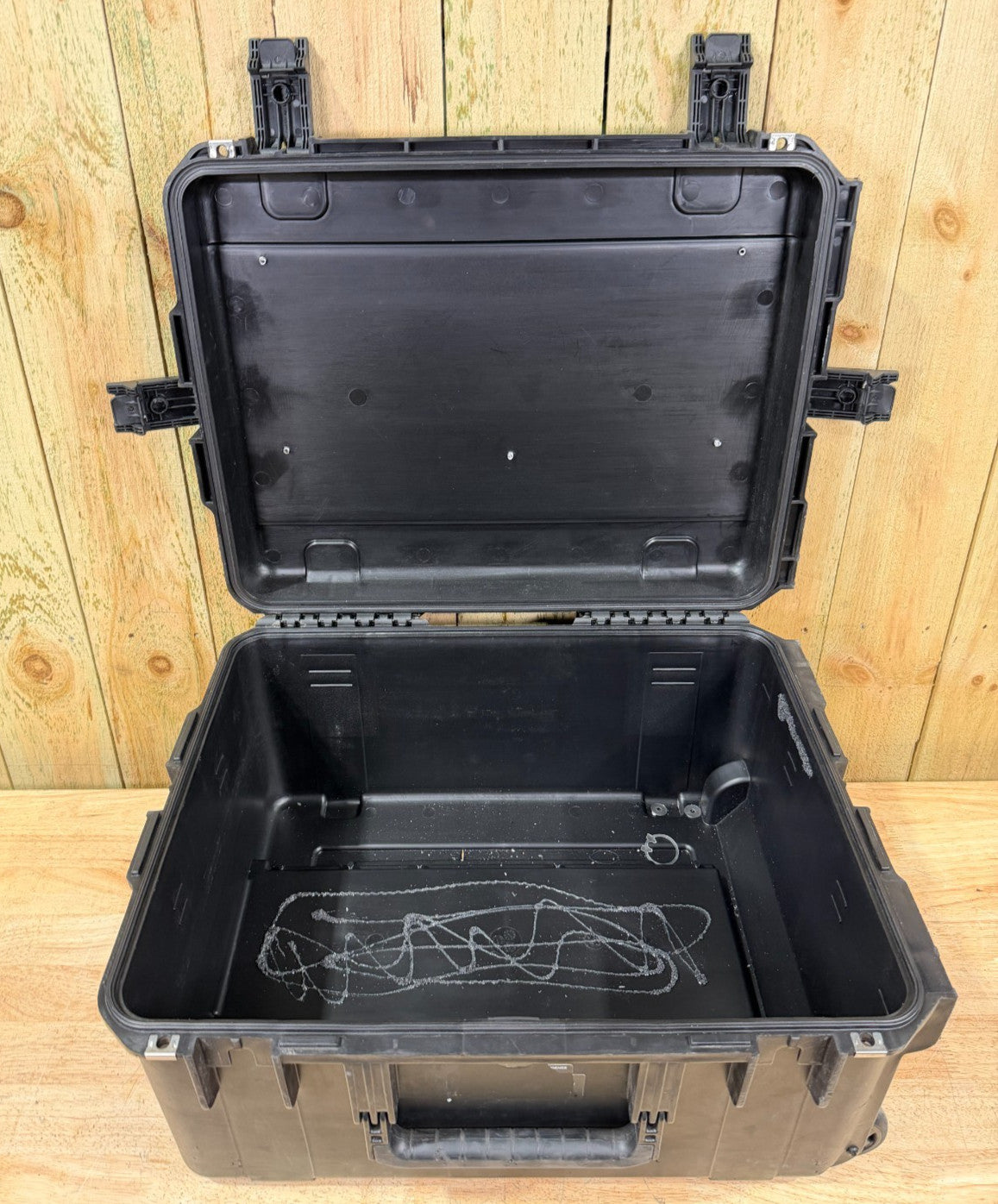 SKB 2217-10 iSeries Waterproof Rolling Case Black Good Condition A/B