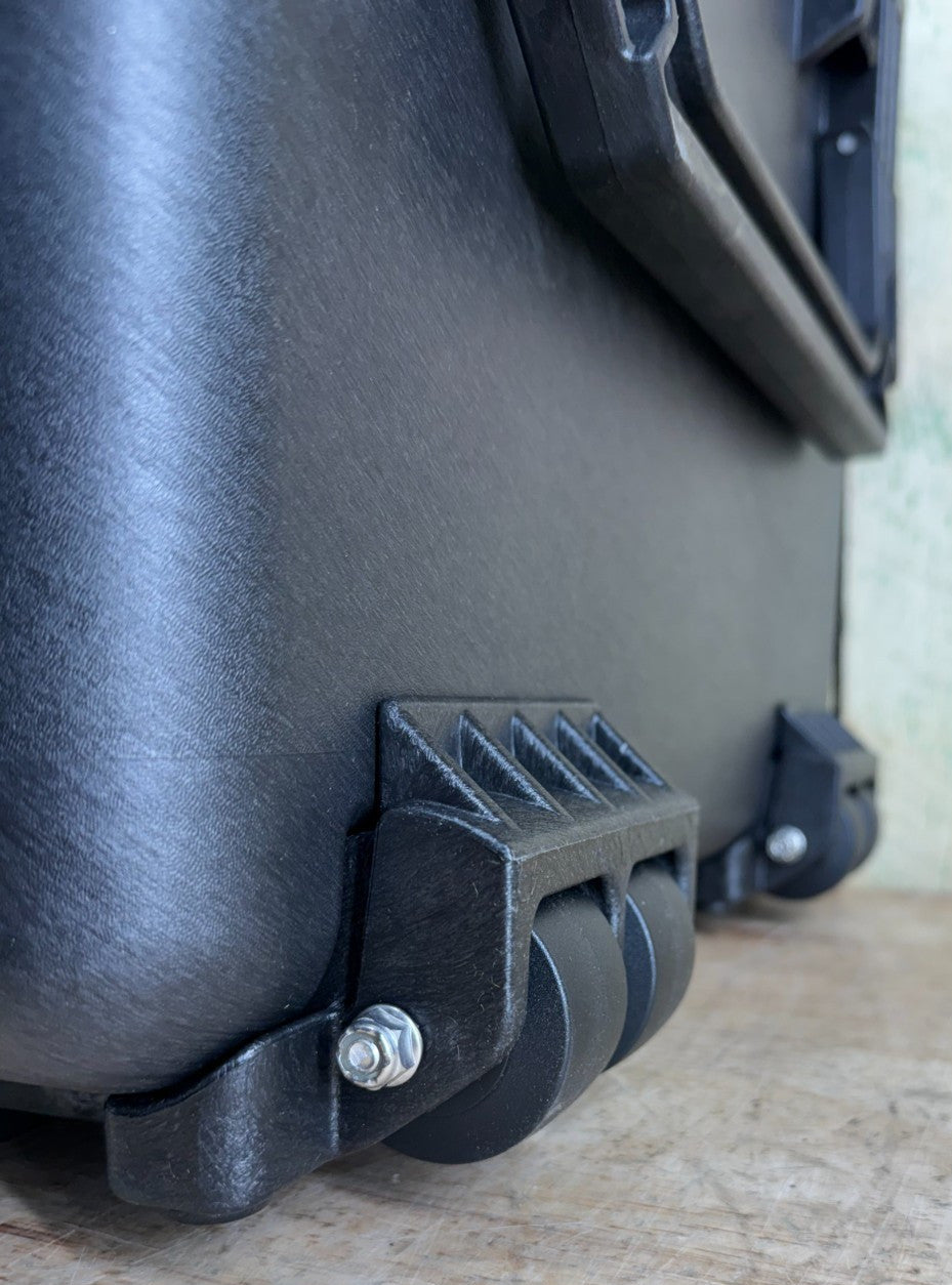 Pelican 1660 Protector Case Rolling Waterproof Black Brand New NIB