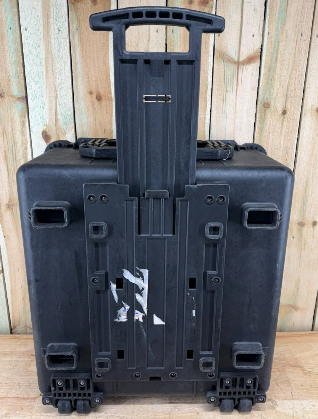Pelican 1640 Protector Case Black Rolling Waterproof Good Condition AB