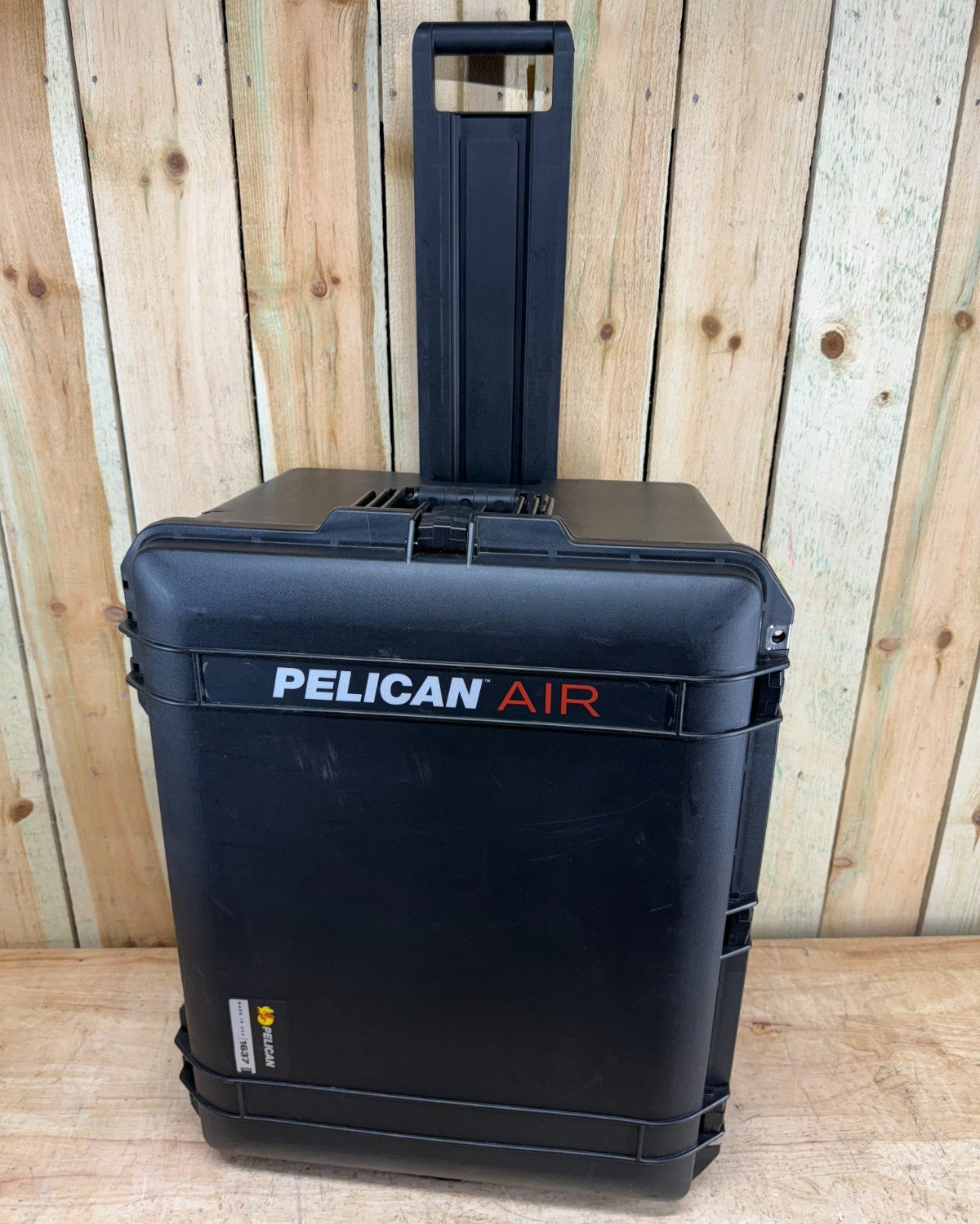 Pelican Air 1637 Hard Case Protector Rolling Black Good Condition AB Free Ship