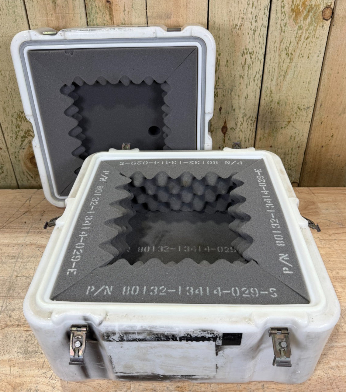 Pelican Hardigg 16.5x16.5x13.5" Footlocker White Case Military Waterproof