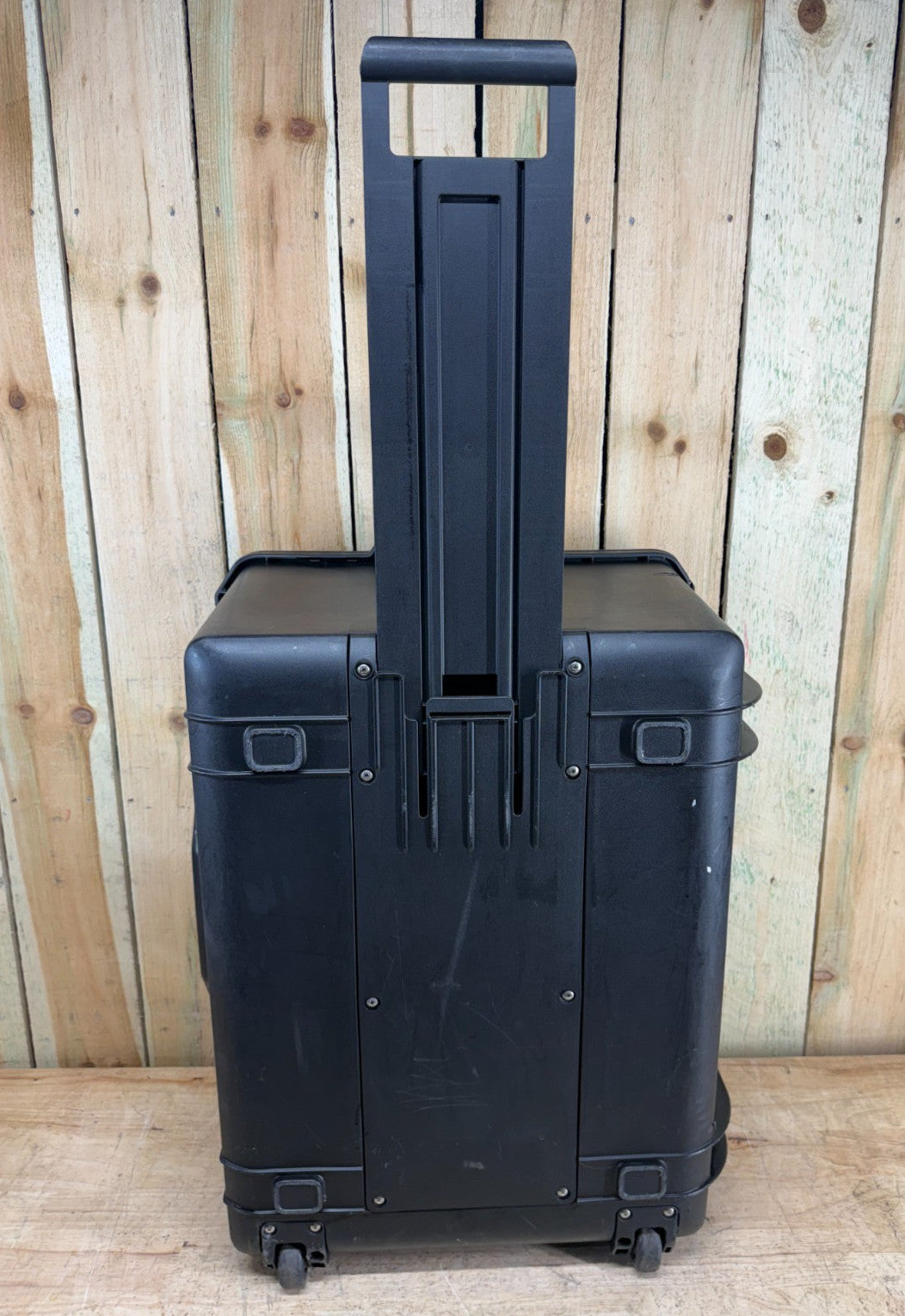 Pelican Air 1637 Hard Case Protector Rolling Black Good Condition AB Free Ship