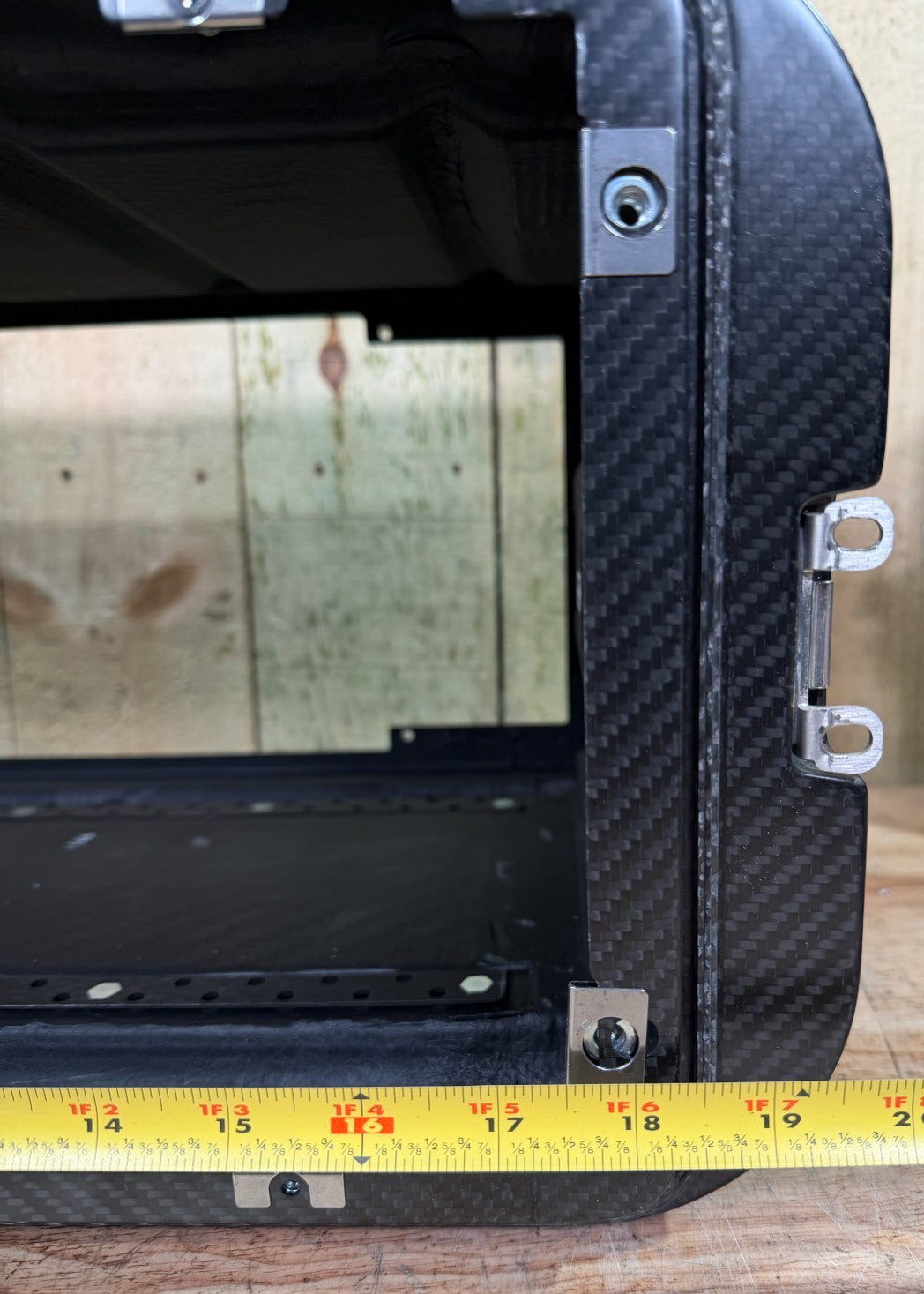 Voyager 8 Klas Carbon Fiber Rolling Storage Case Server Rack Style