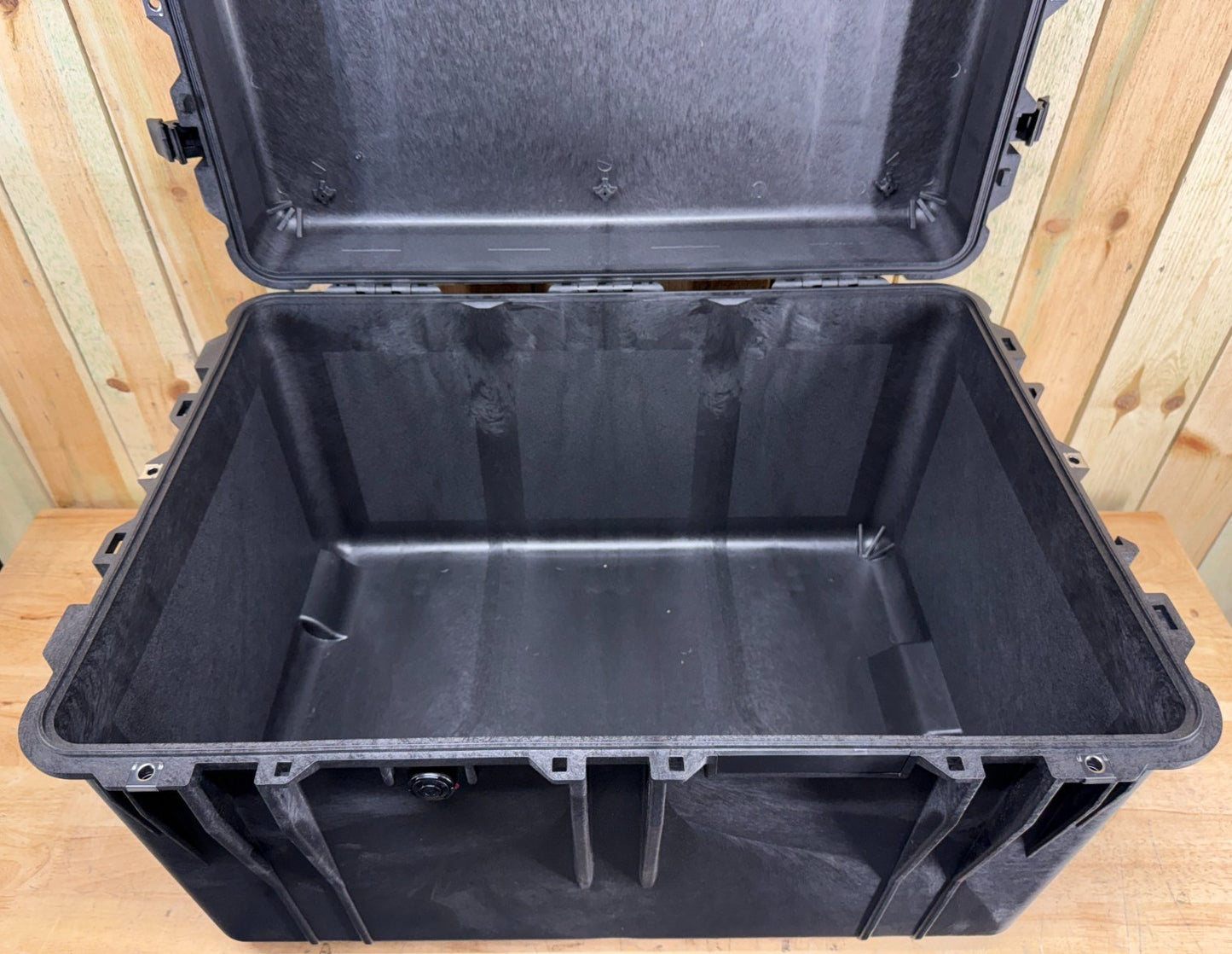 Pelican 1660 Protector Case Rolling Waterproof Black Brand New NIB